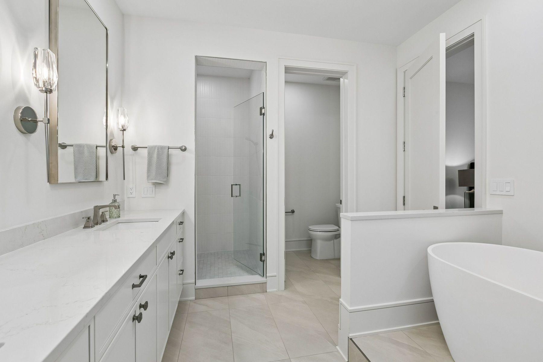 3041 Holmes Avenue S 302 Property Photo 21