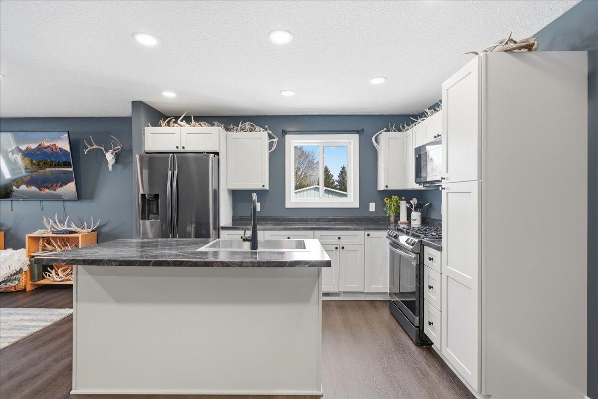 1201 Donald Street Property Photo 4