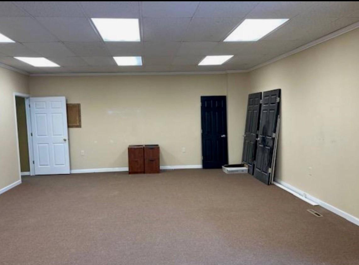 300 Pine Street Property Photo 15