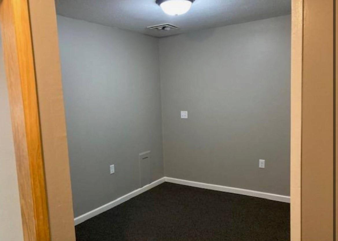 300 Pine Street Property Photo 18