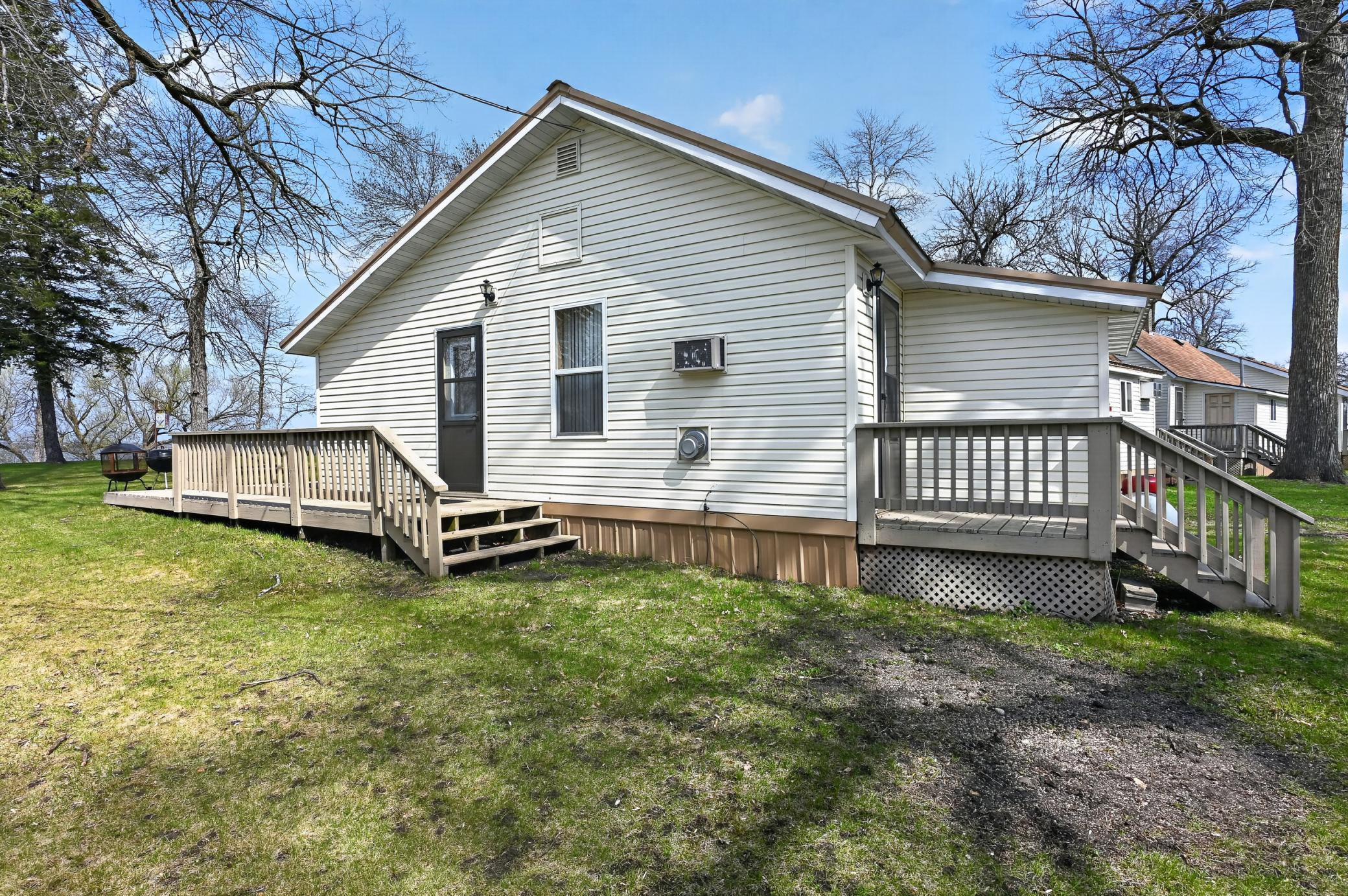 #1 Lake St E 1 Property Photo 2