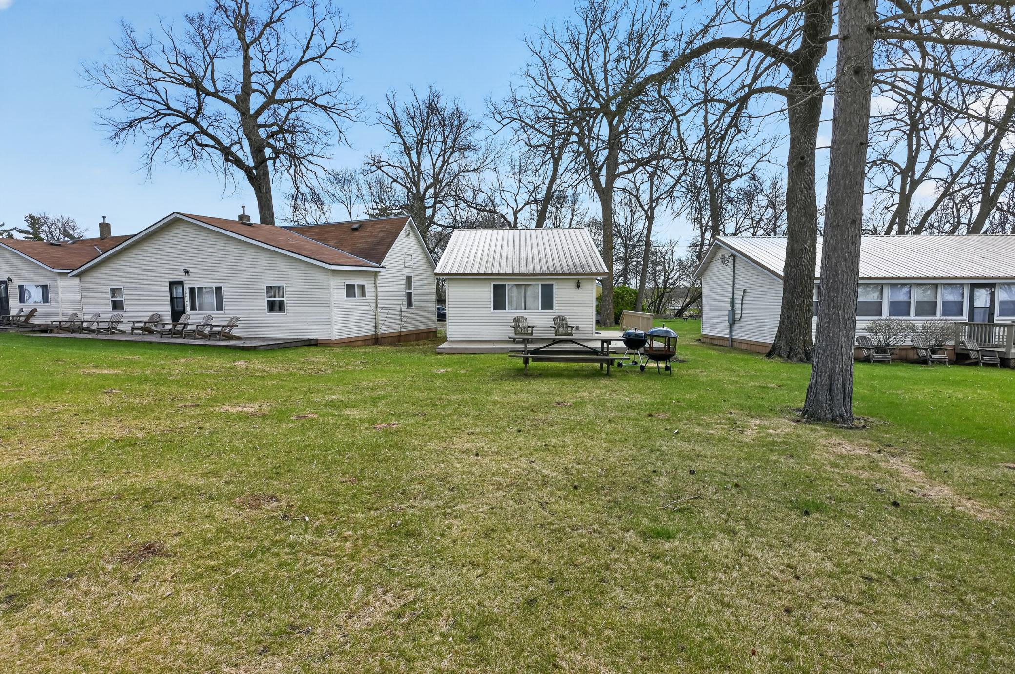#1 Lake St E 1 Property Photo 5