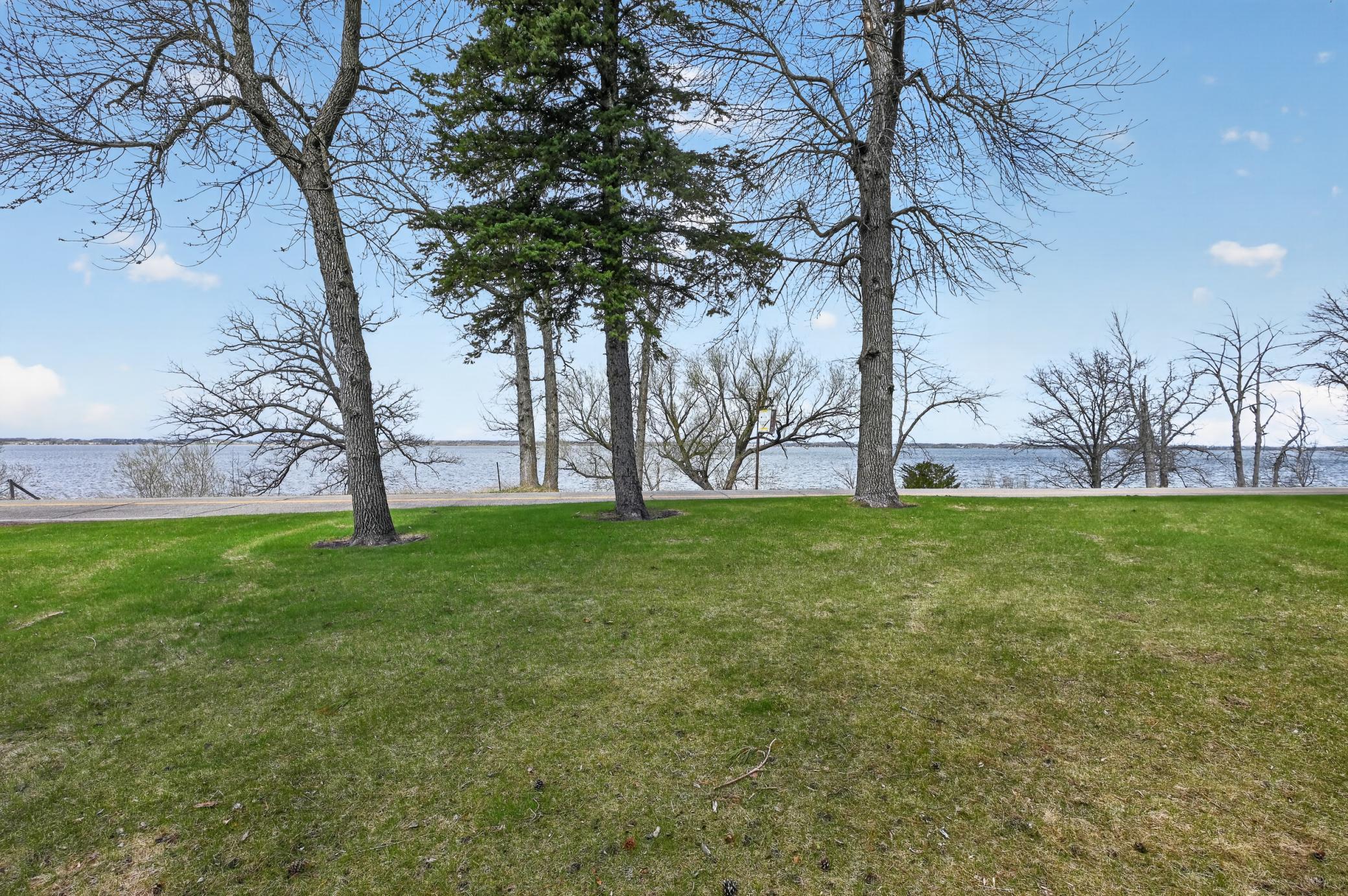 #1 Lake St E 1 Property Photo 7