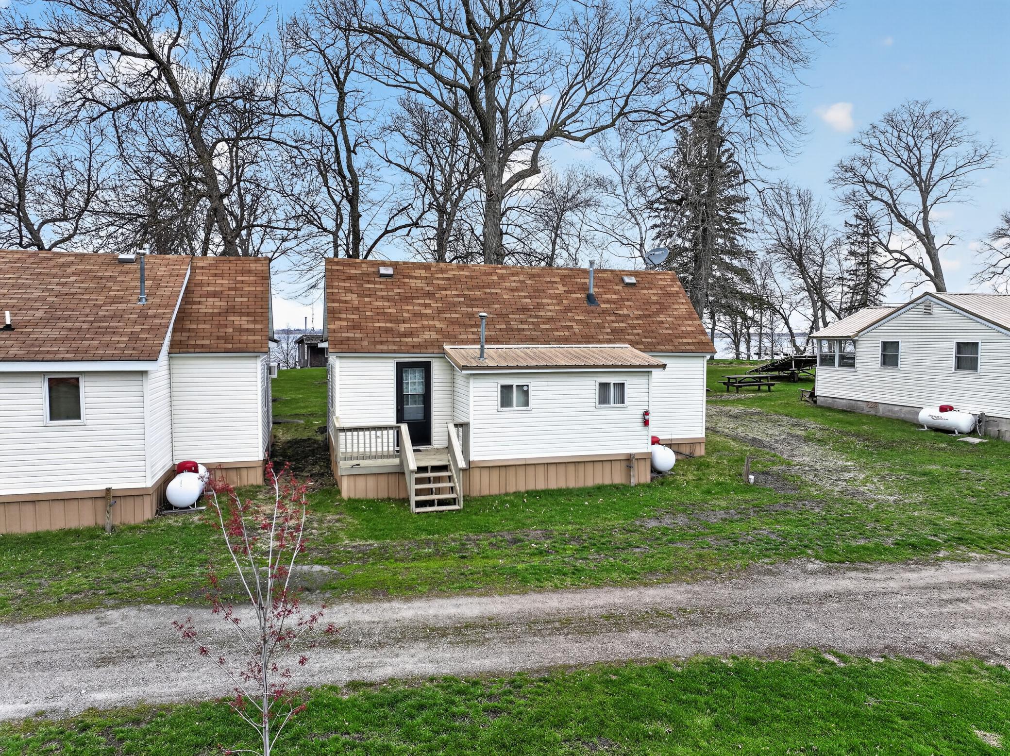 #5 Lake St E Property Photo 1