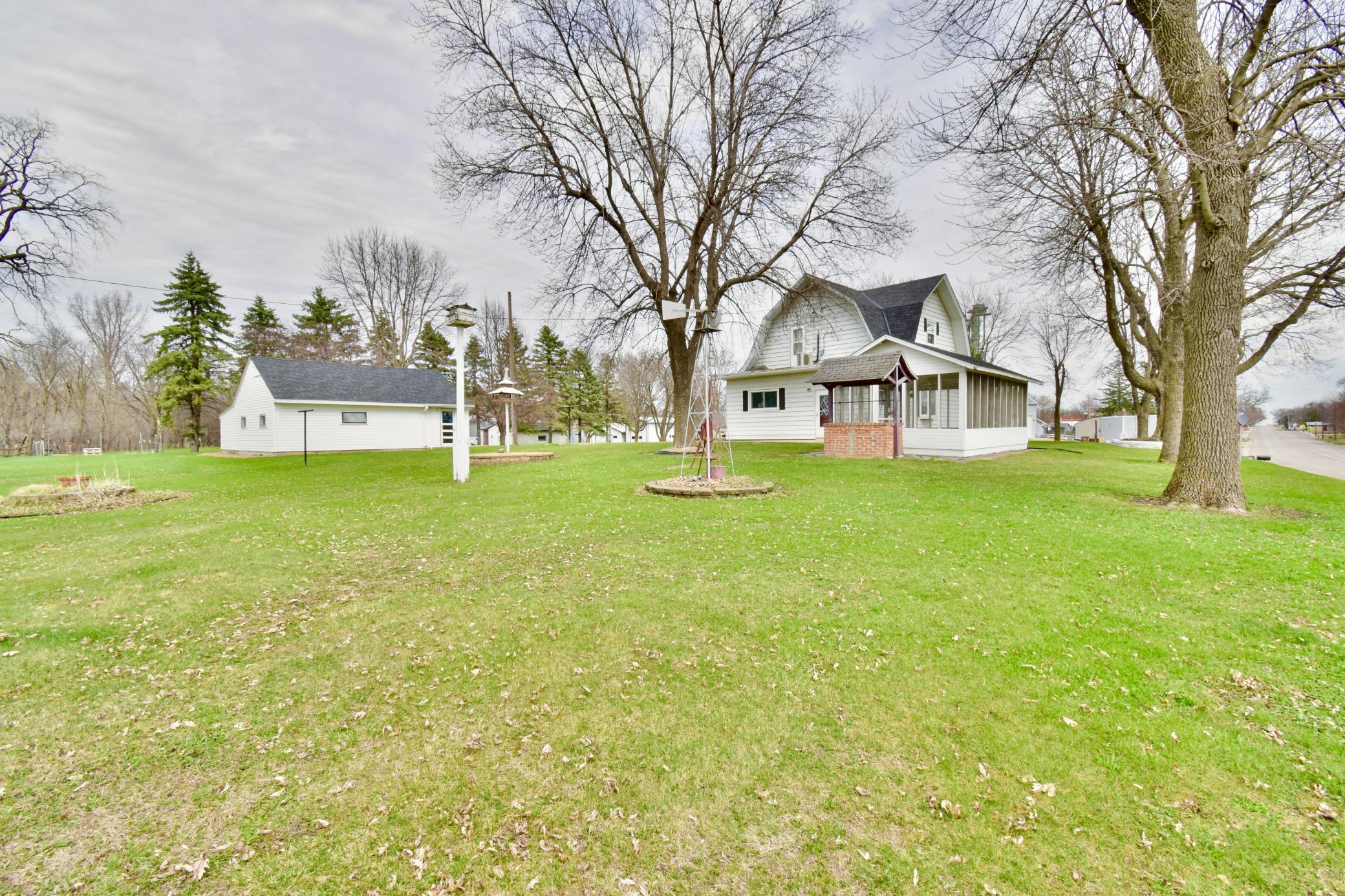 140 1st Avenue N Property Photo 1
