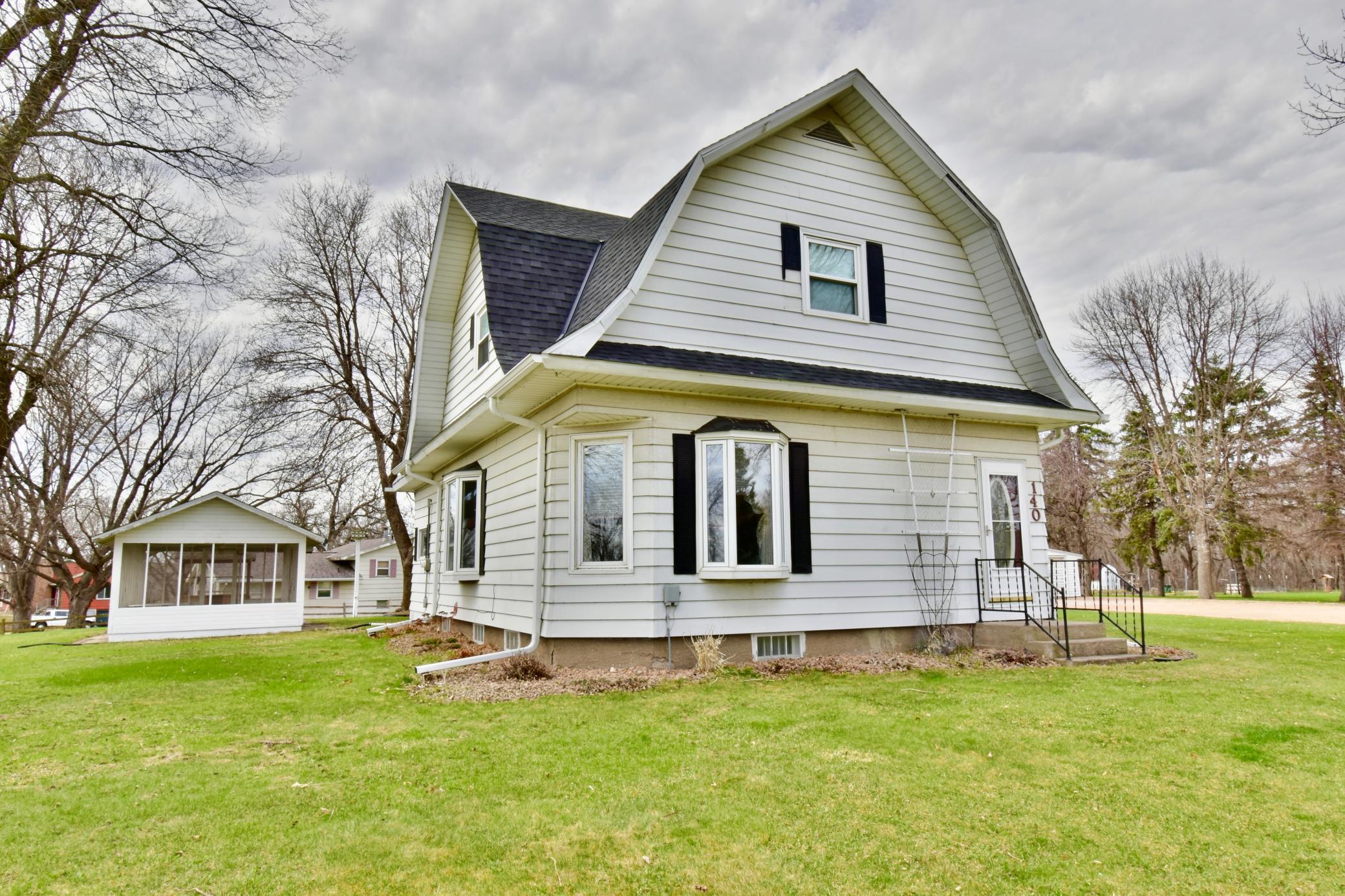 140 1st Avenue N Property Photo 2