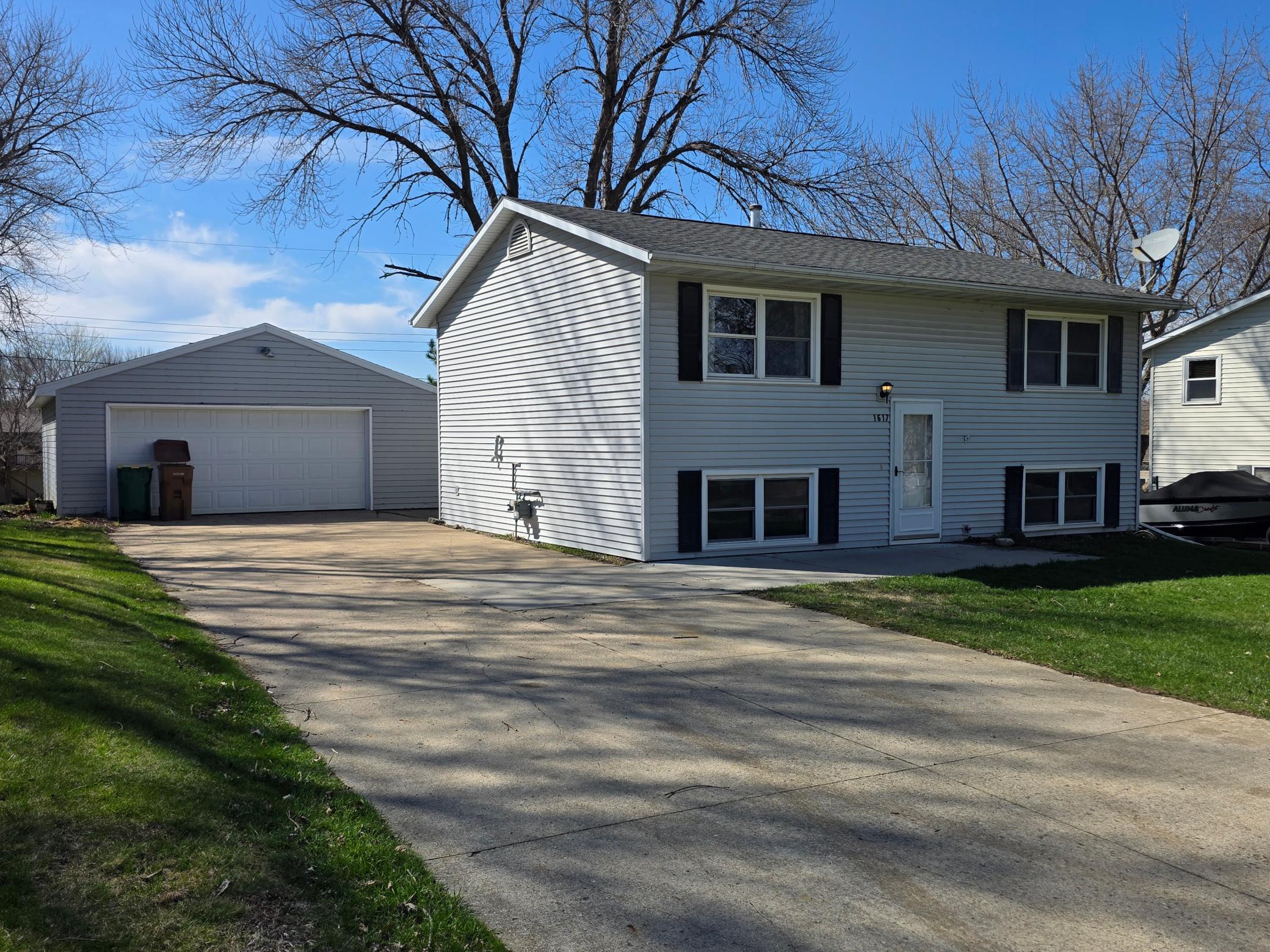 1617 Crystal Drive Property Photo 2