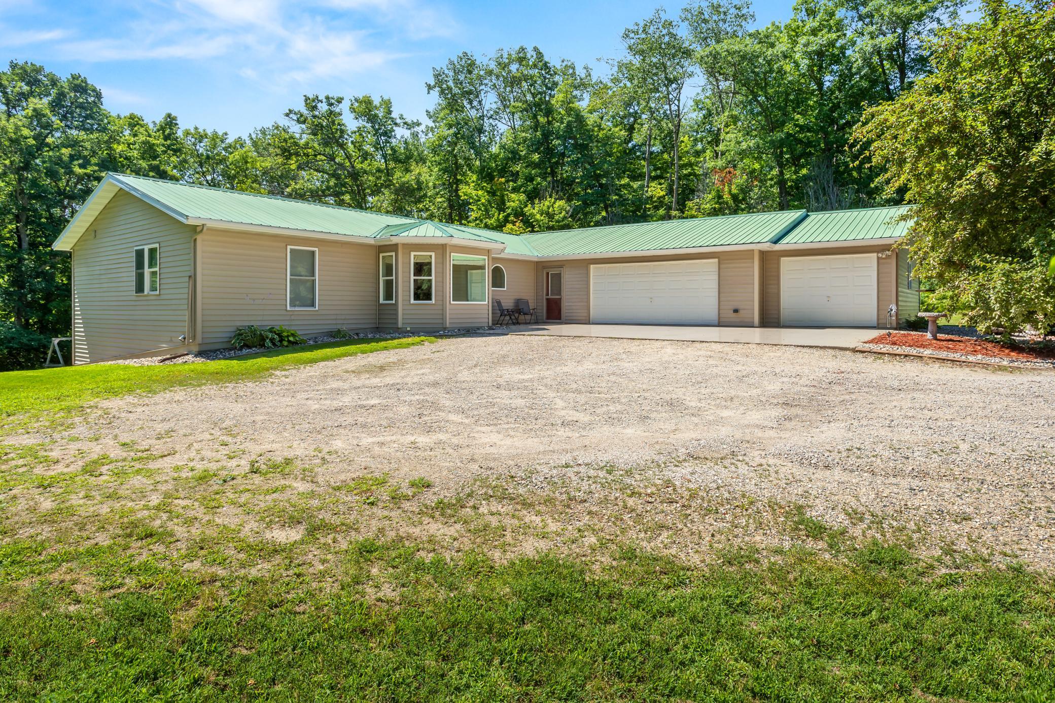 10100 Maple Lane Property Photo 1