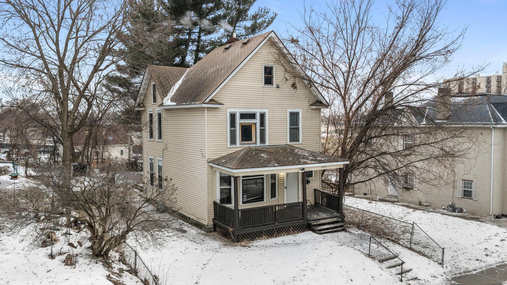 680 Lawson Avenue E Property Photo 5