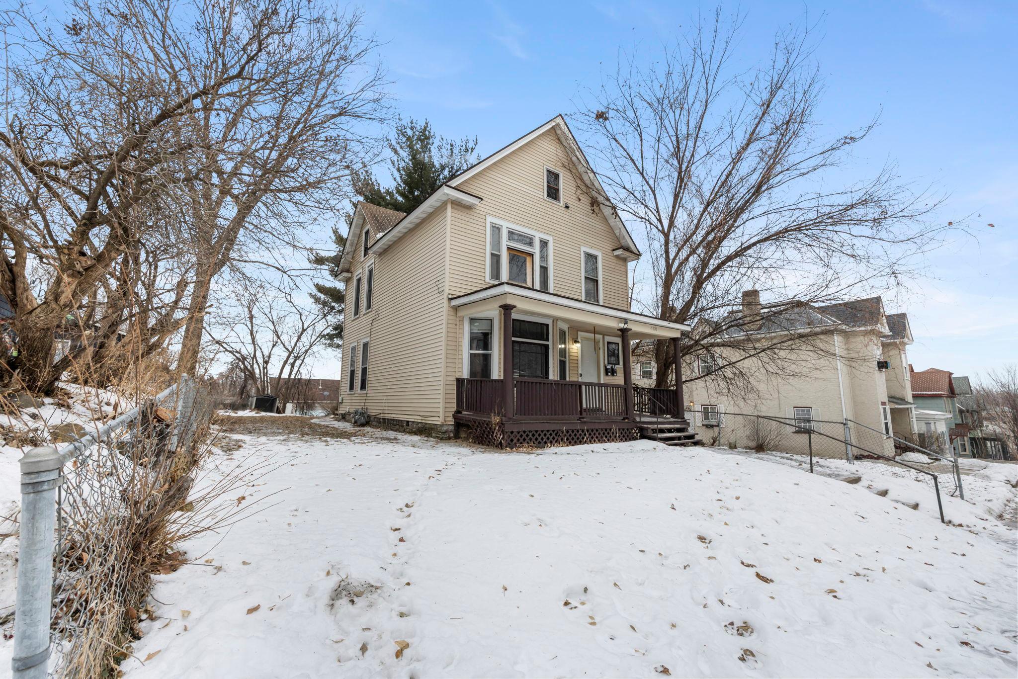 680 Lawson Avenue E Property Photo 6