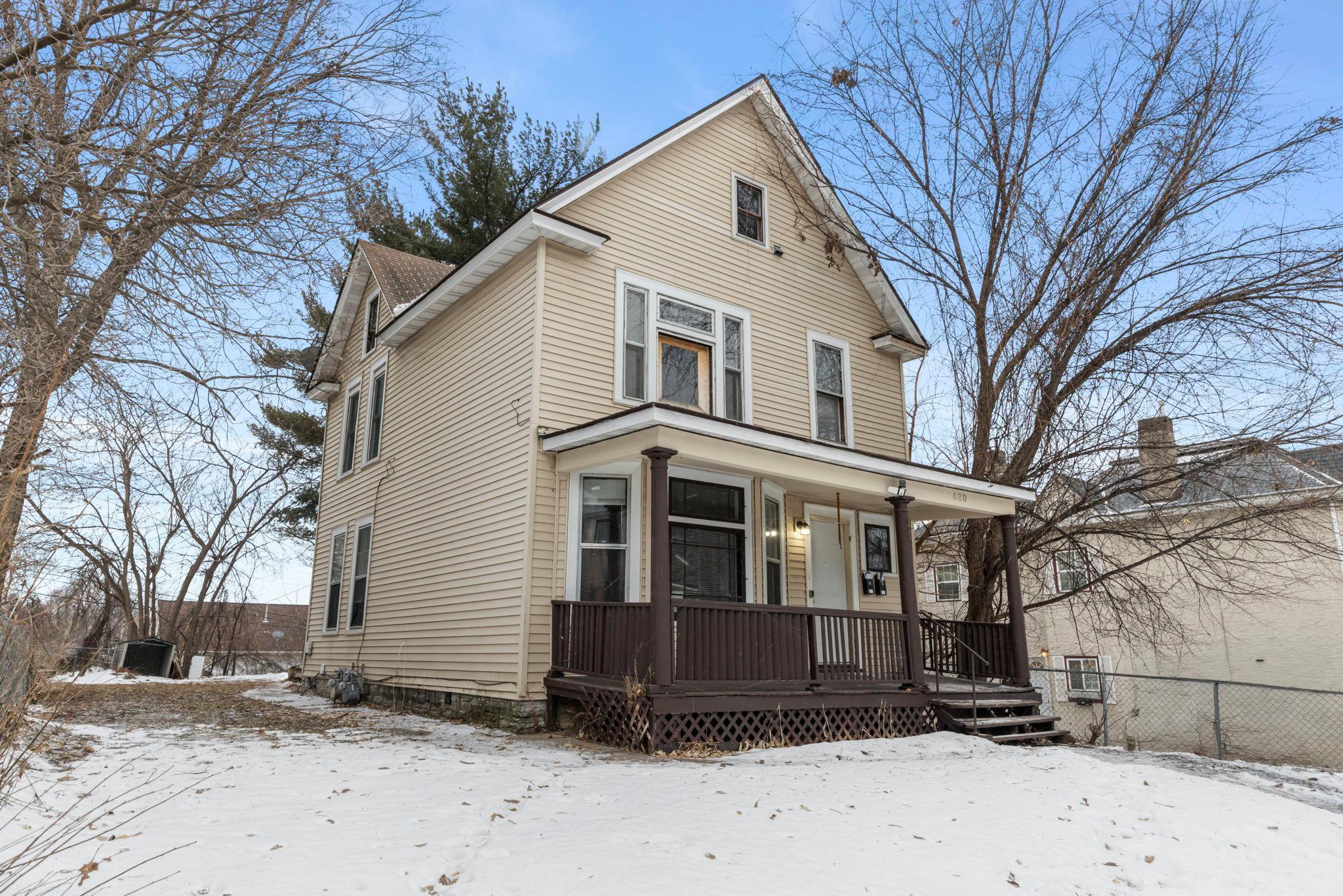 680 Lawson Avenue E Property Photo 9