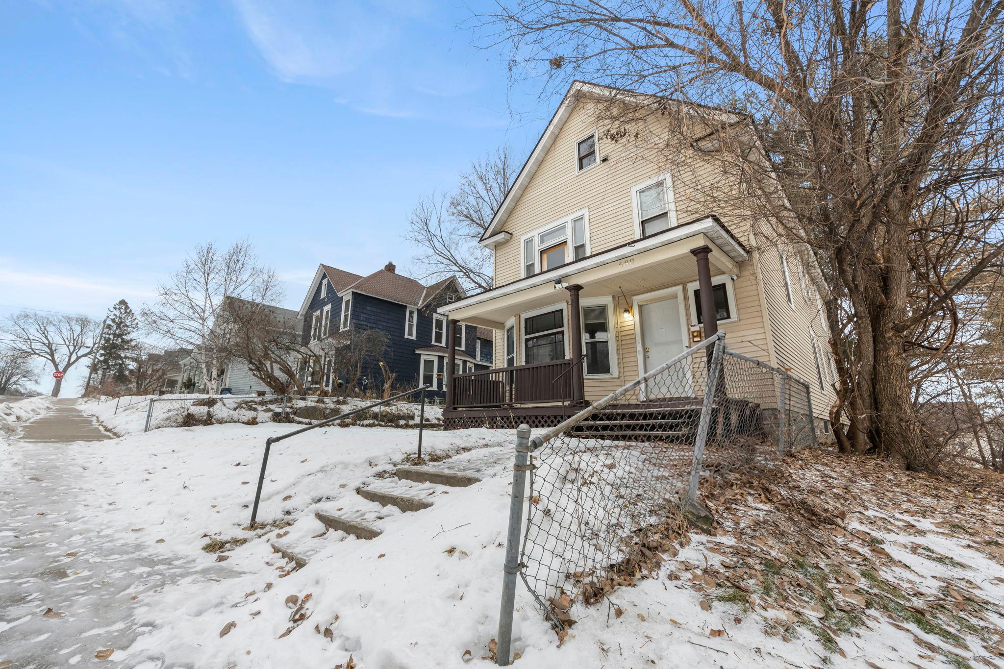 680 Lawson Avenue E Property Photo 10