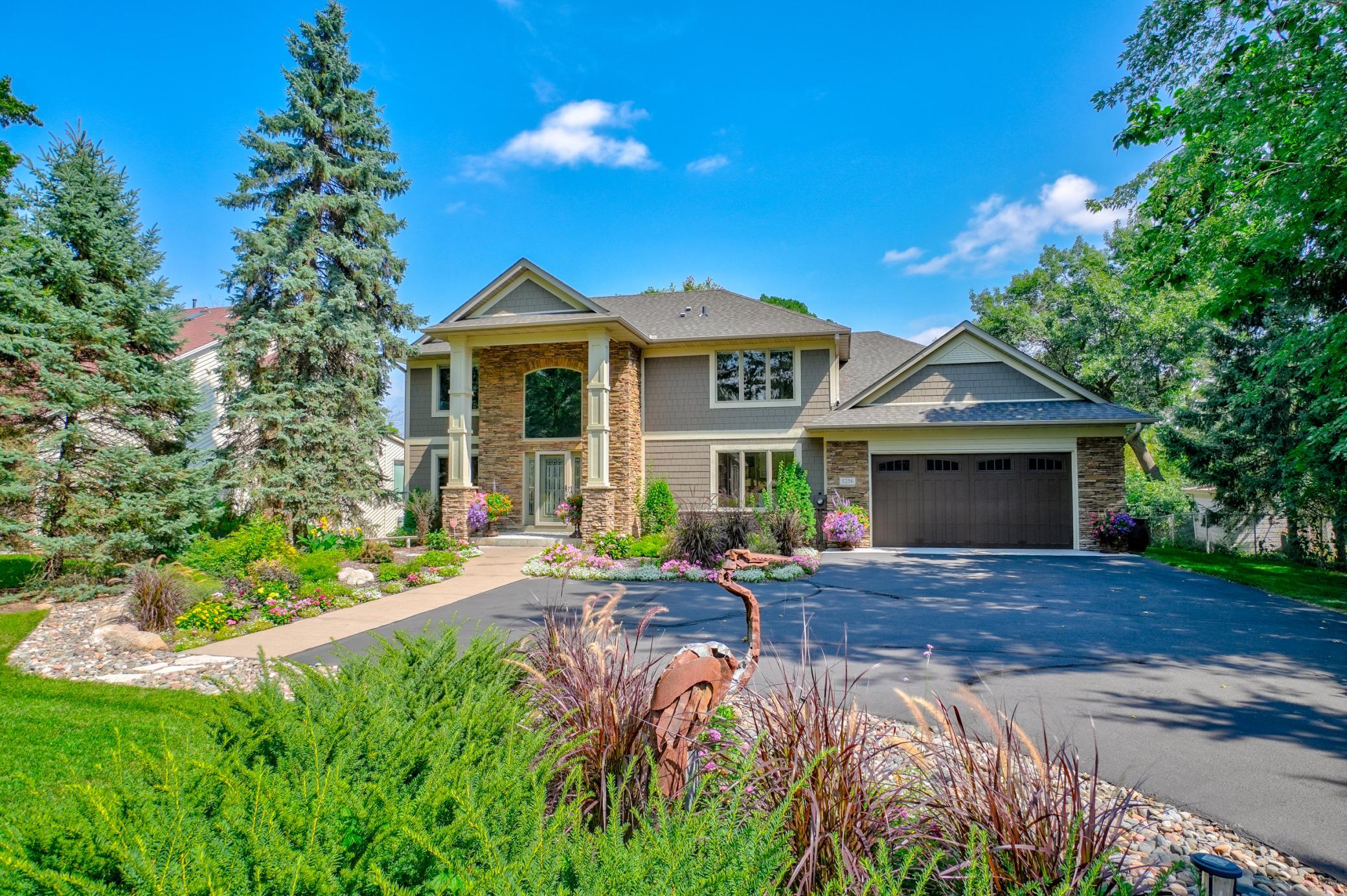 5256 Oxford Street N Property Photo 1