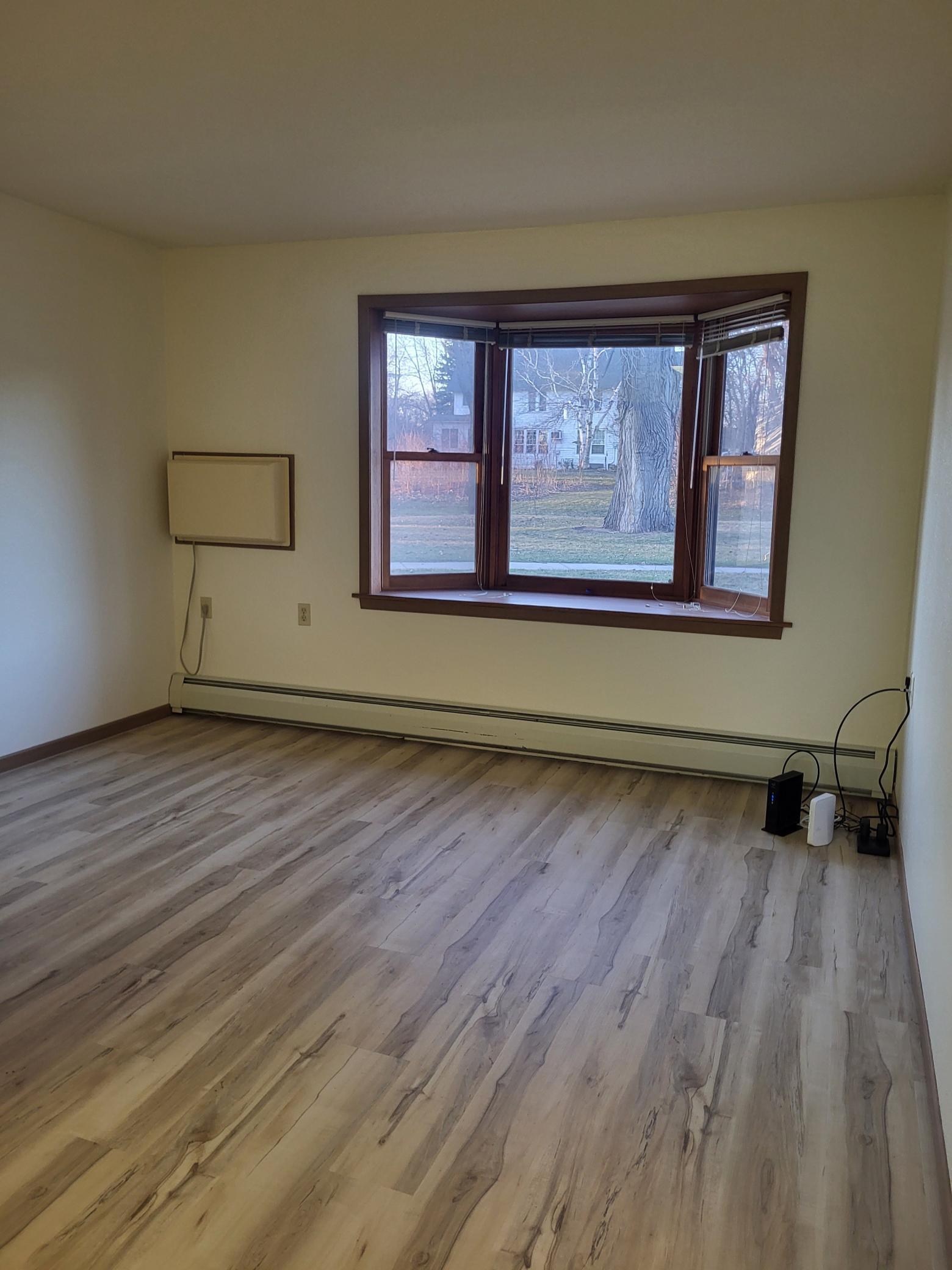 609 Main Street S 3 Property Photo 5