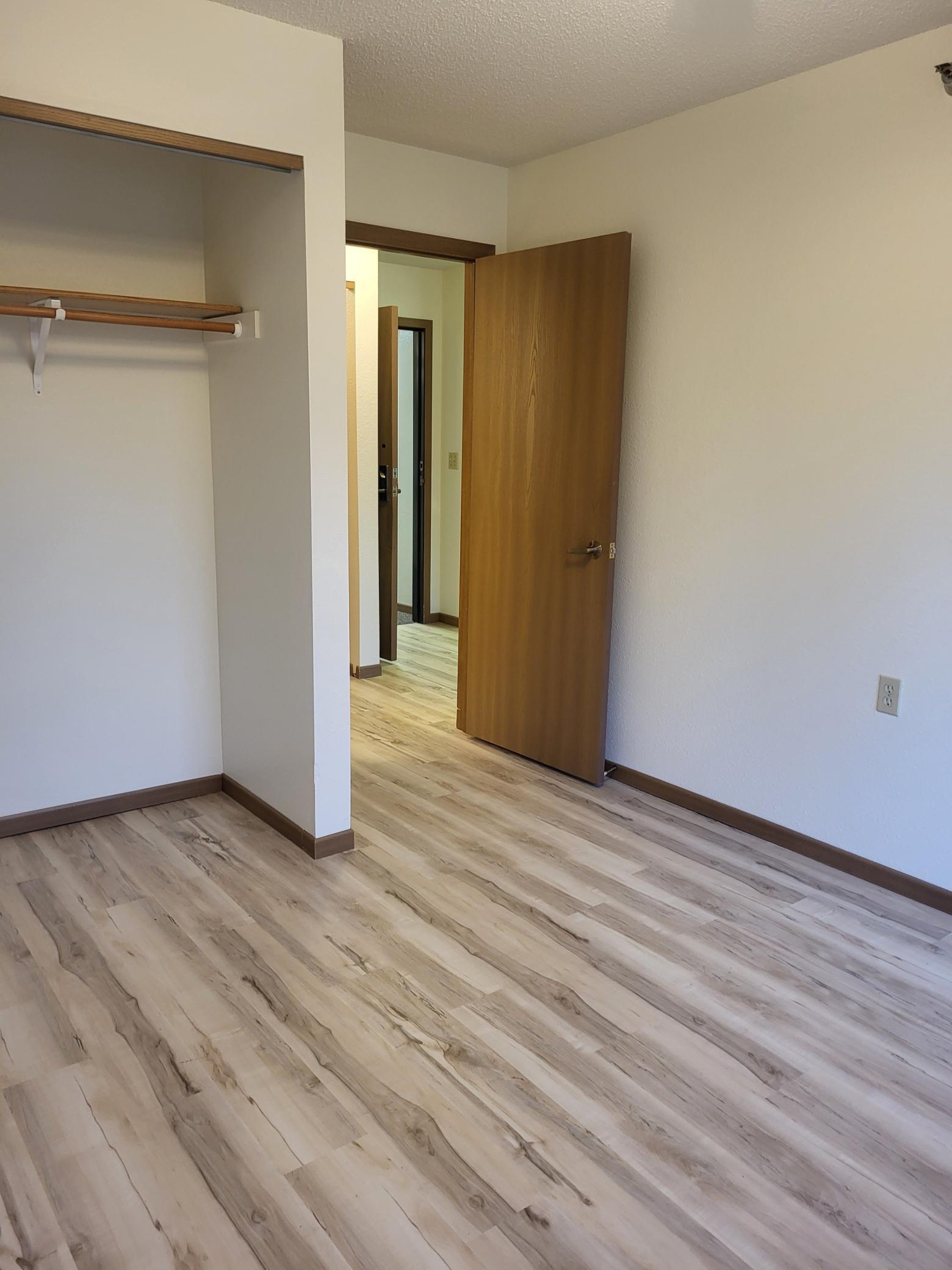609 Main Street S 3 Property Photo 9