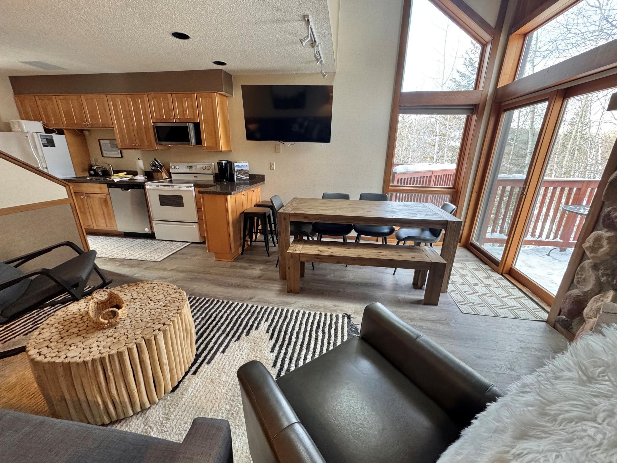 511 Moose Mountain Drive Property Photo 9