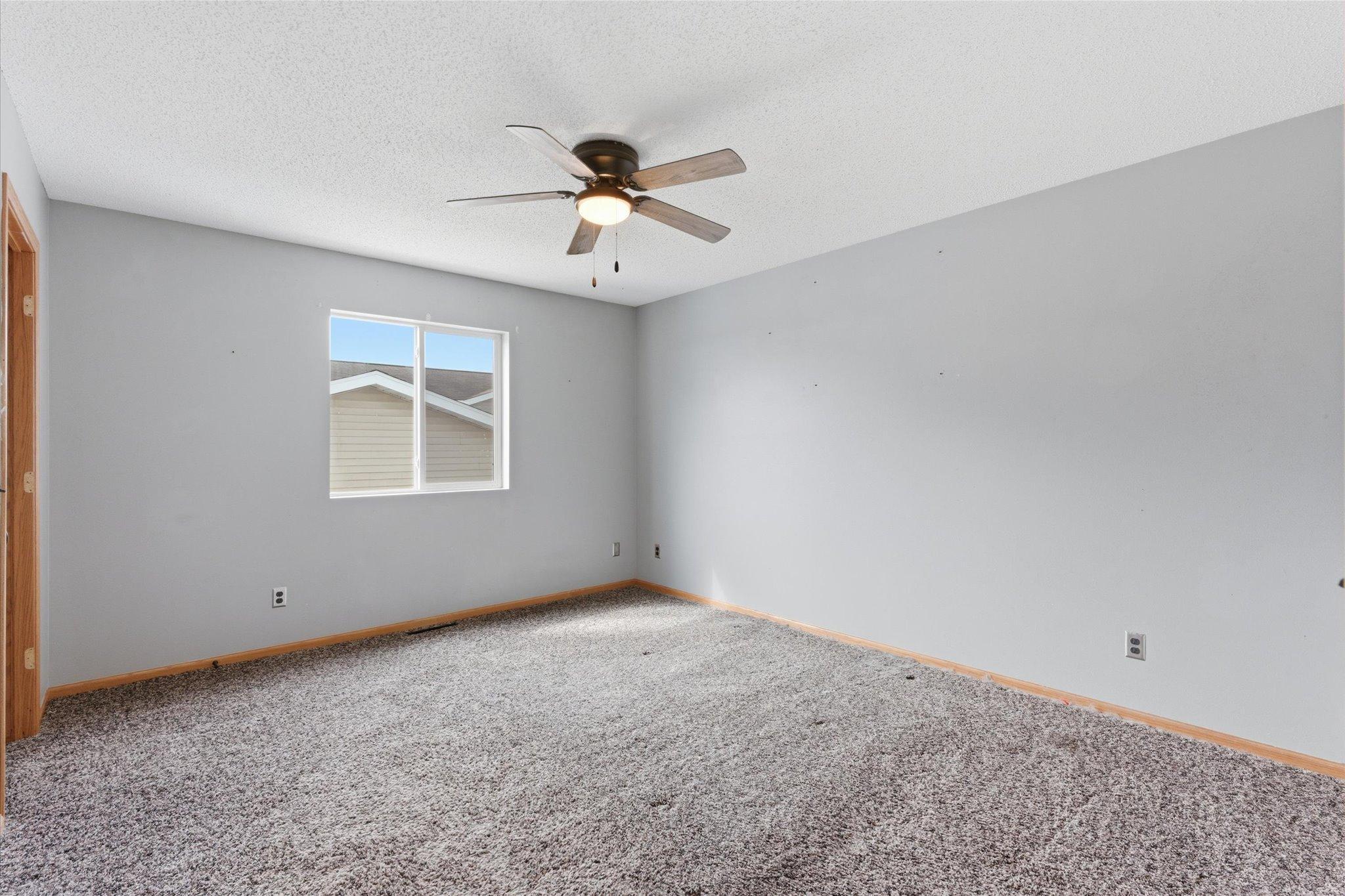 2822 Addison Avenue Property Photo 10