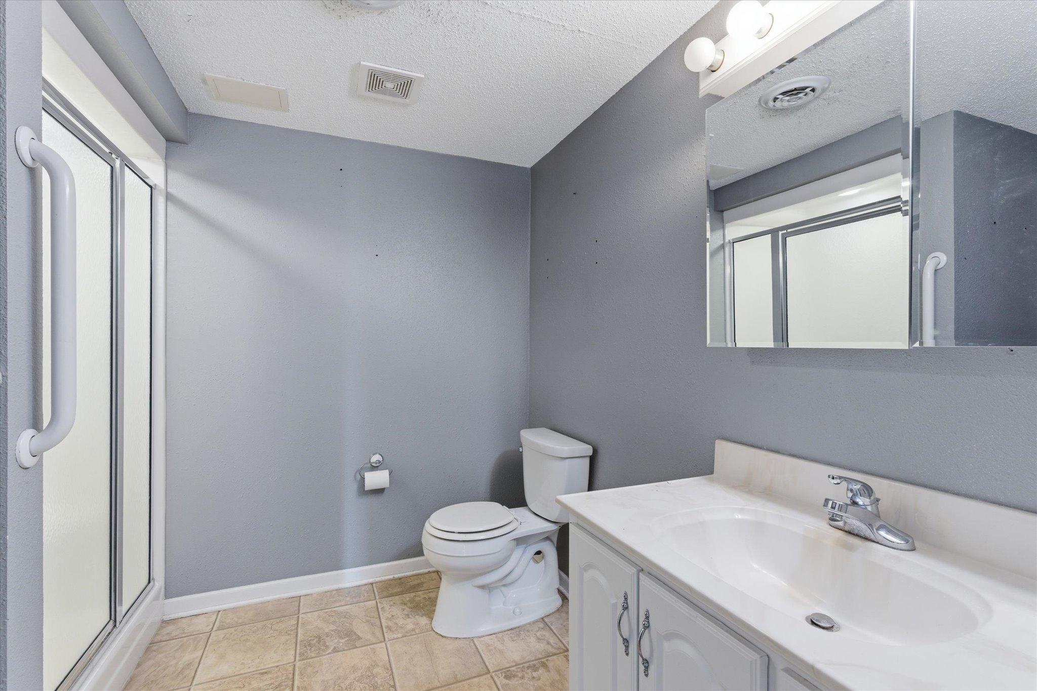 2822 Addison Avenue Property Photo 20