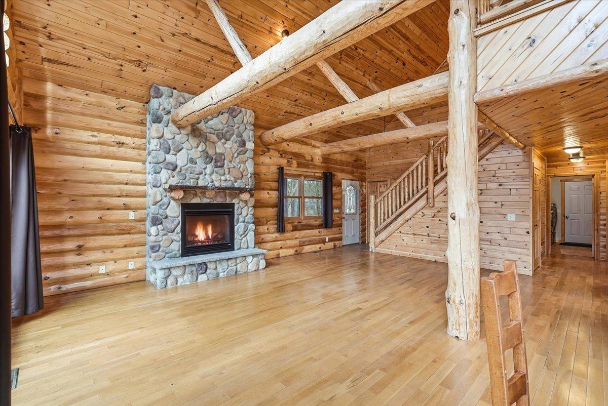 976 State Road 46 Property Photo 6