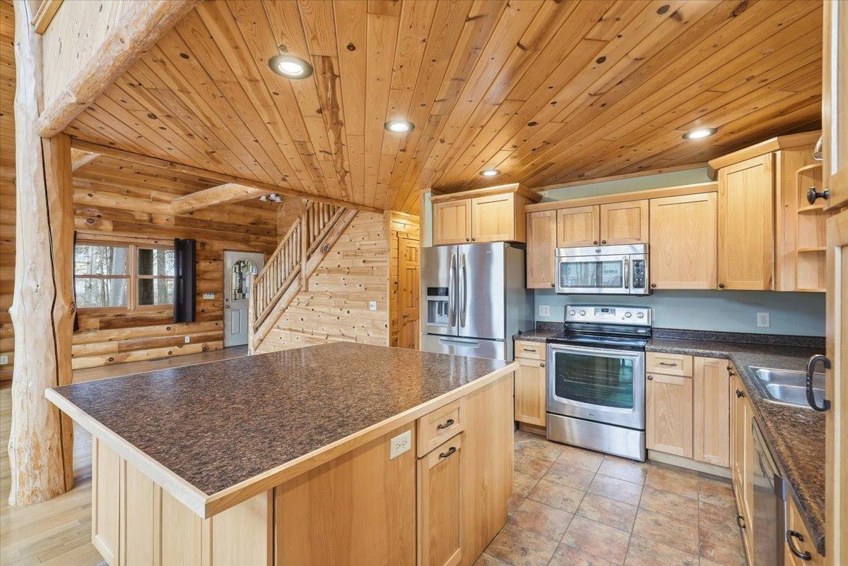 976 State Road 46 Property Photo 8