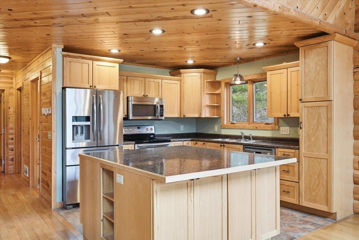 976 State Road 46 Property Photo 9