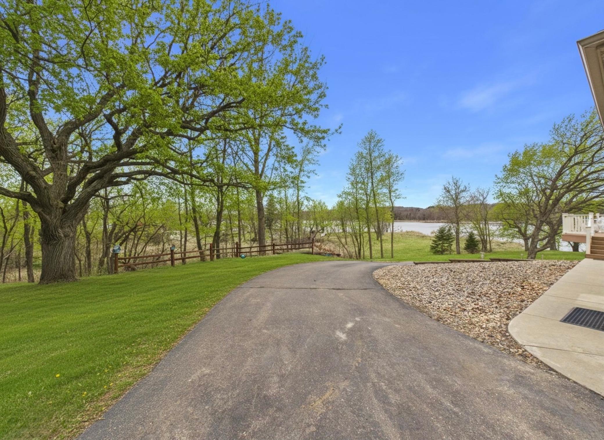 18559 Empire Trail Property Photo 13