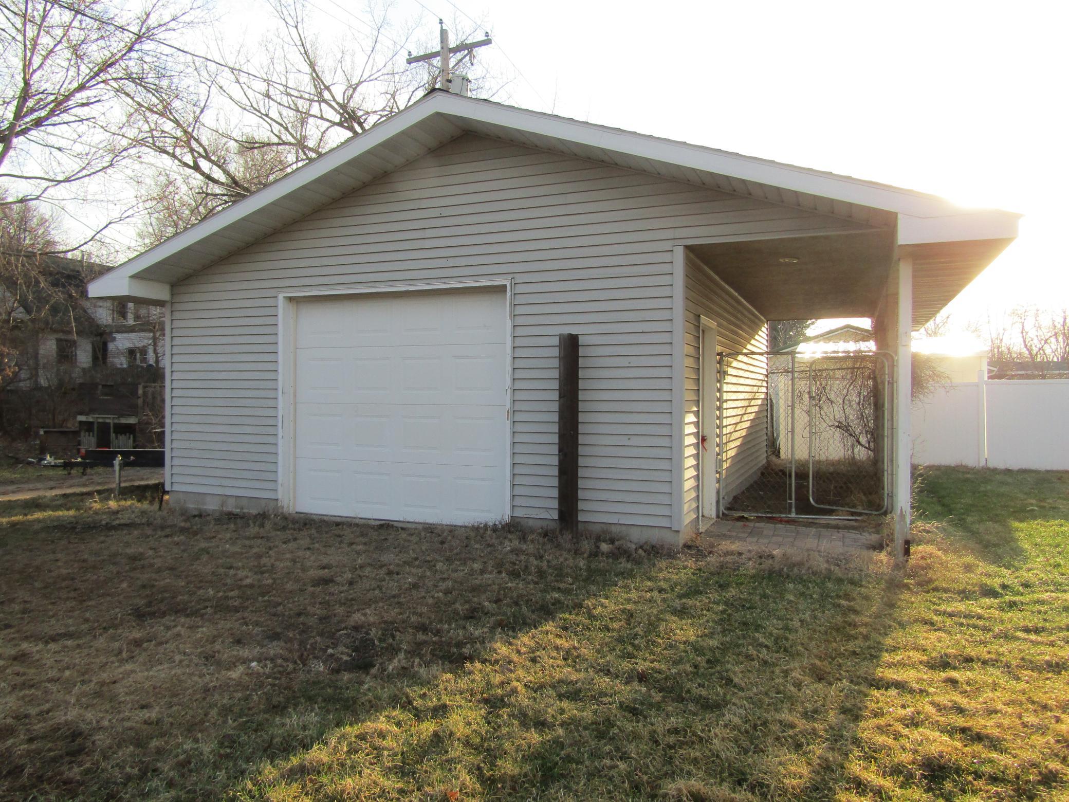 1560 9th Avenue Property Photo 4