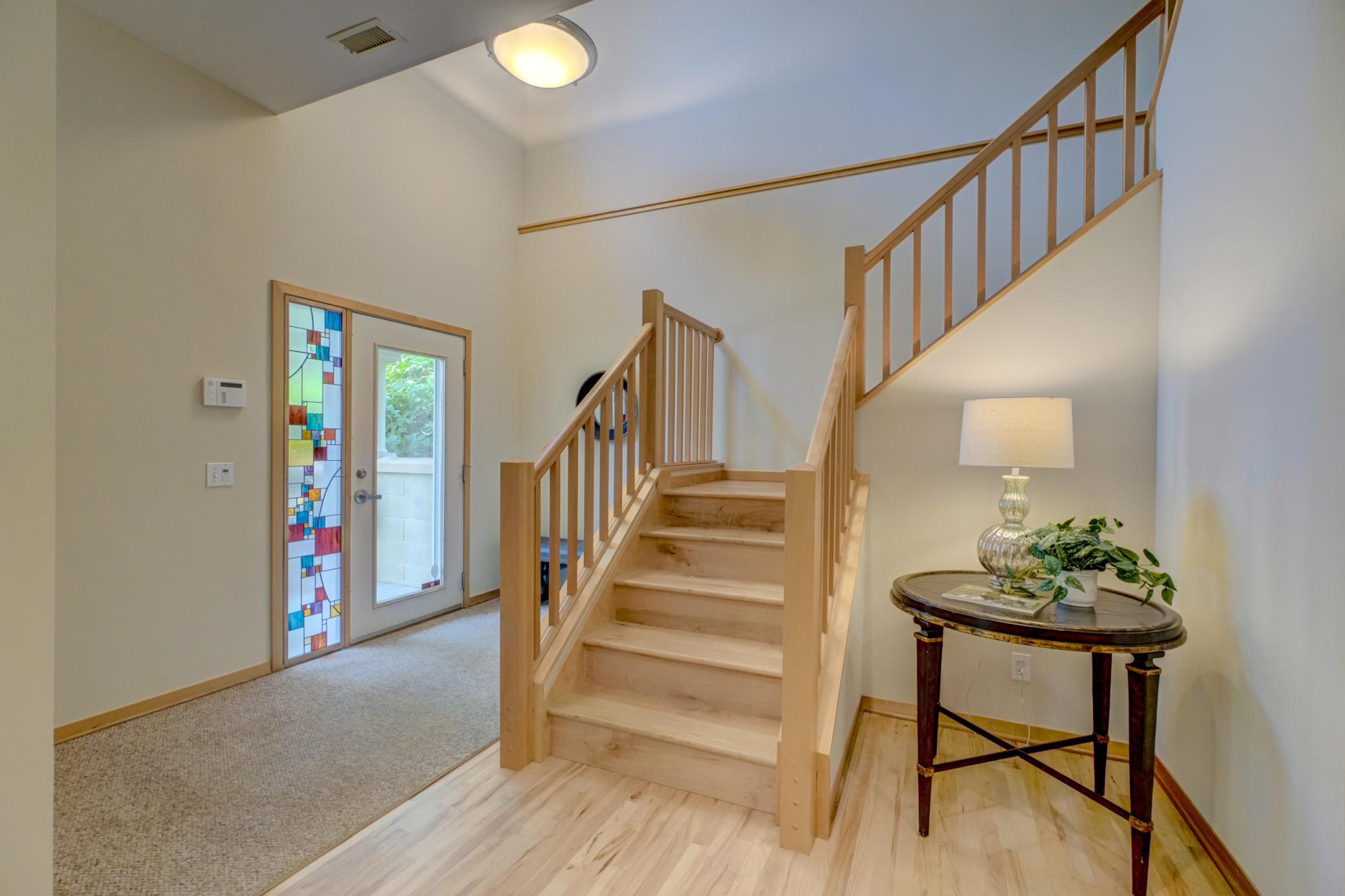 552 Summit Avenue Property Photo 4