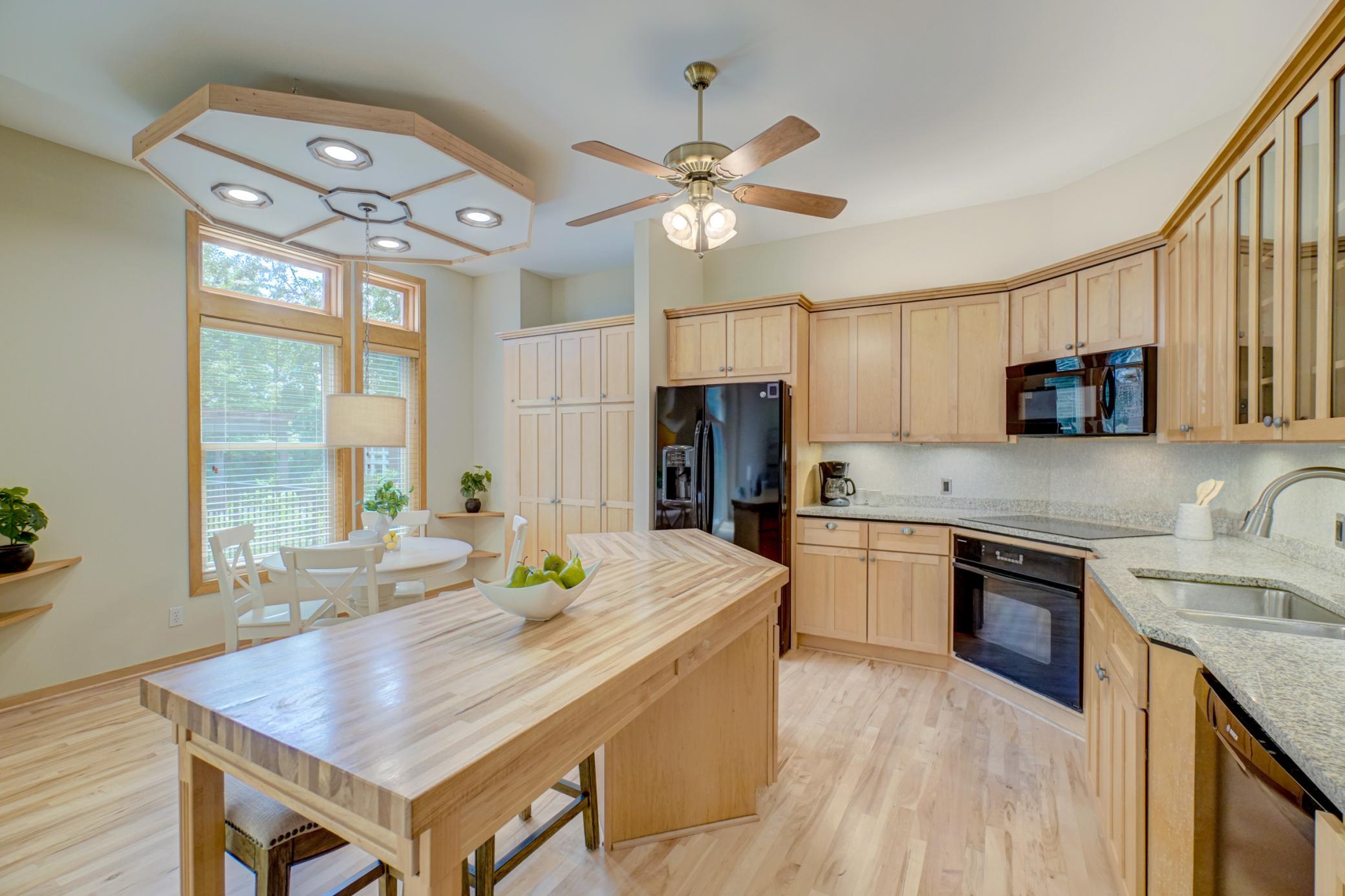 552 Summit Avenue Property Photo 9