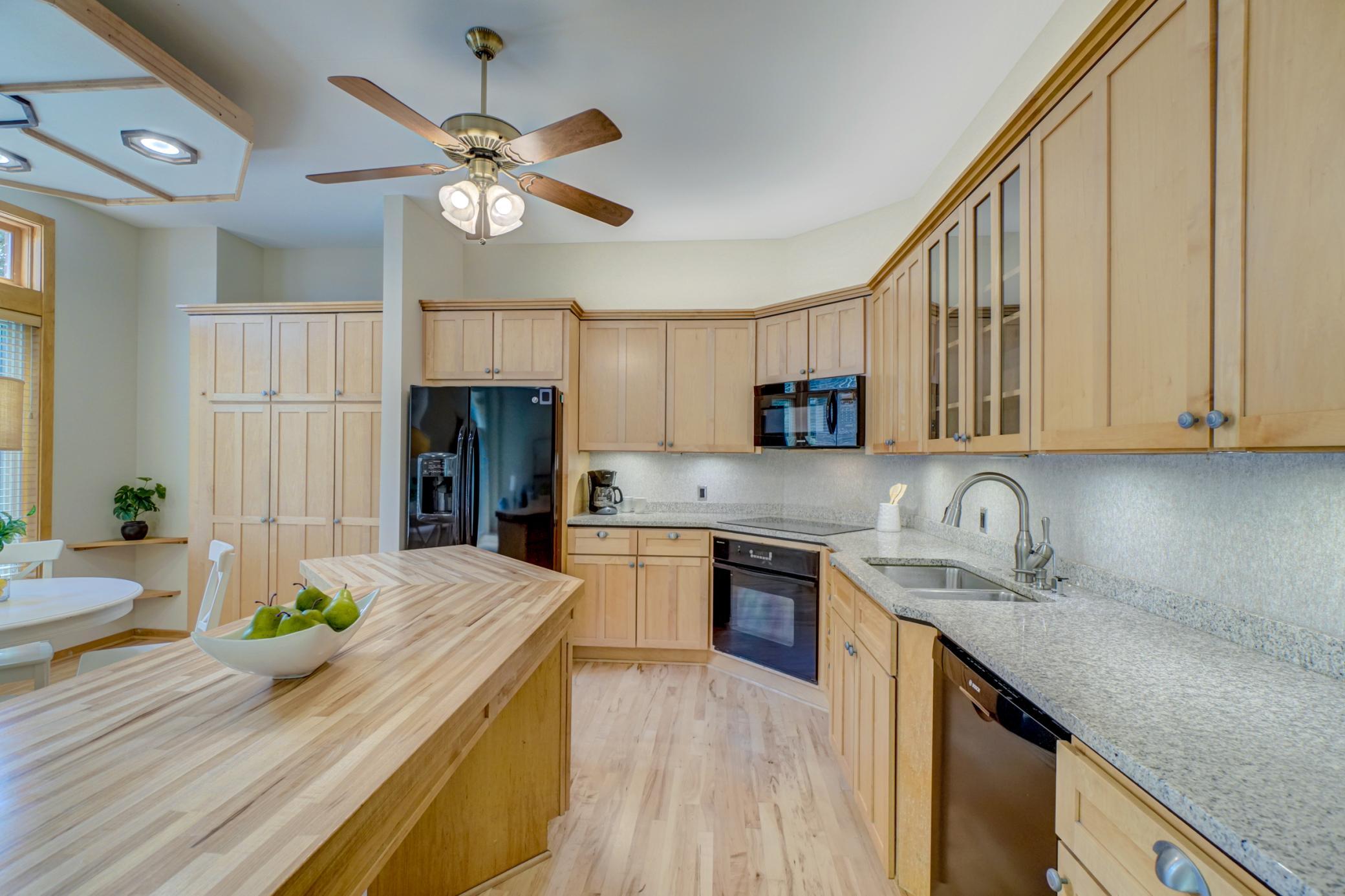 552 Summit Avenue Property Photo 11