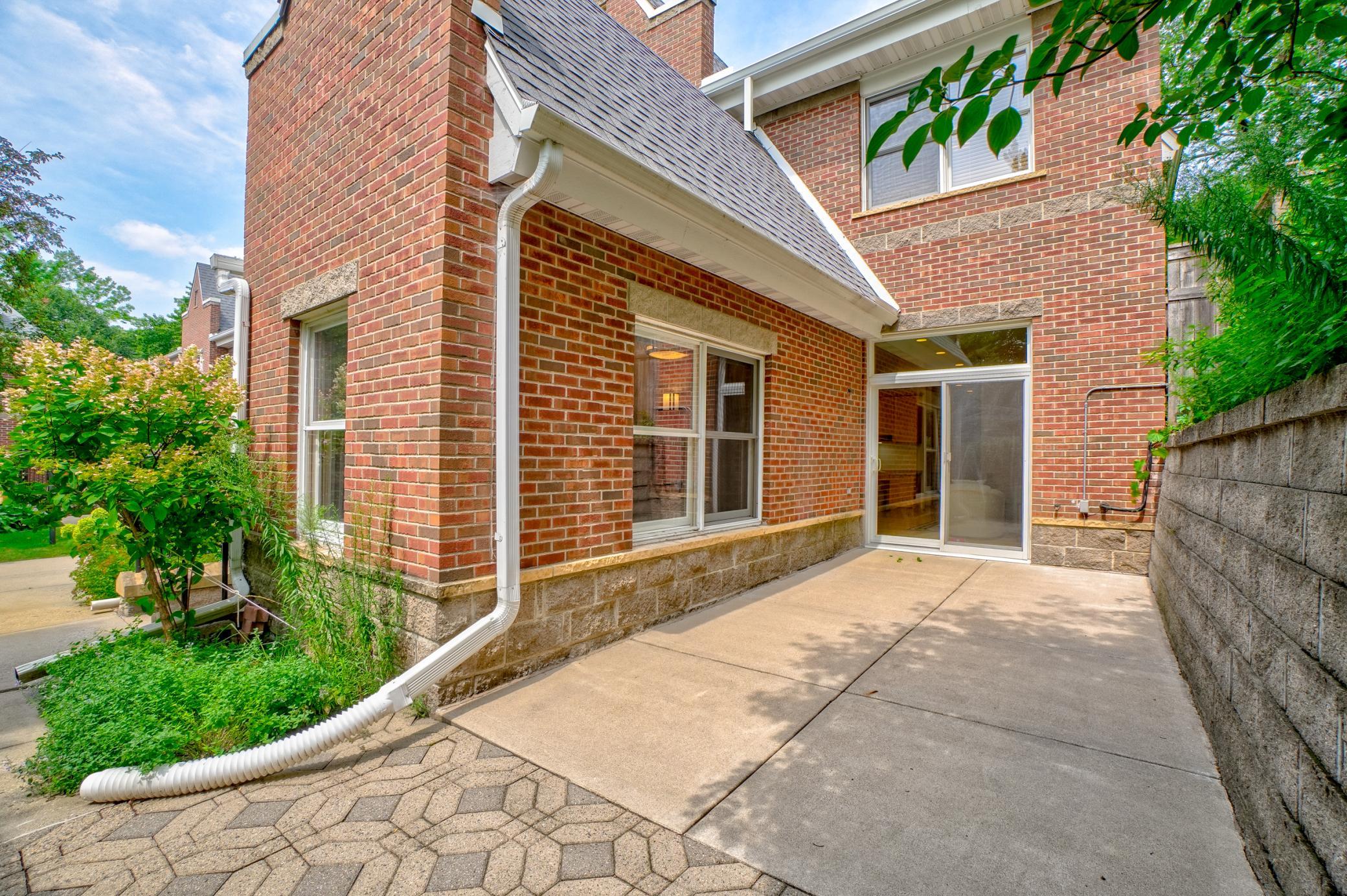 552 Summit Avenue Property Photo 16