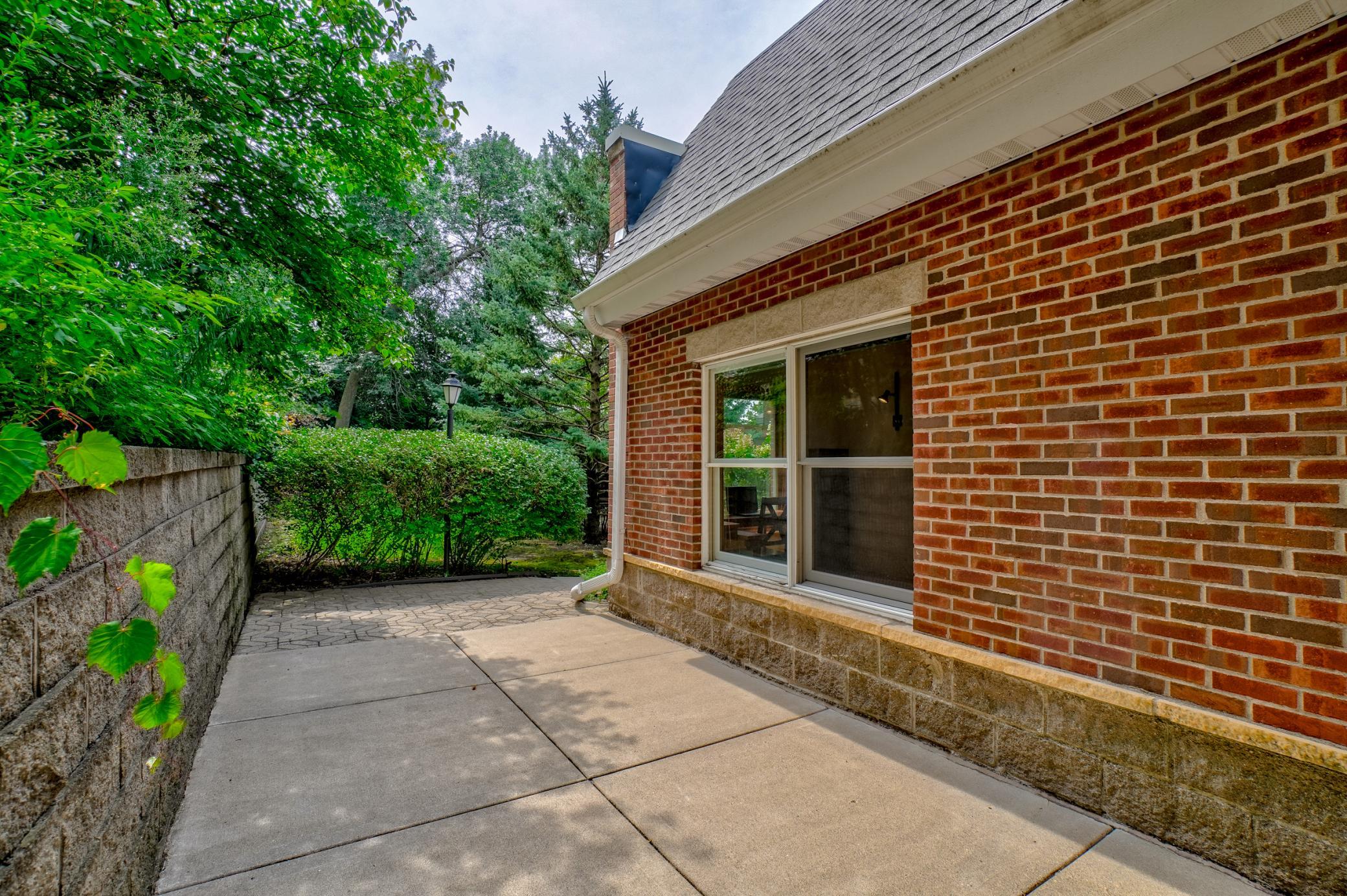 552 Summit Avenue Property Photo 28