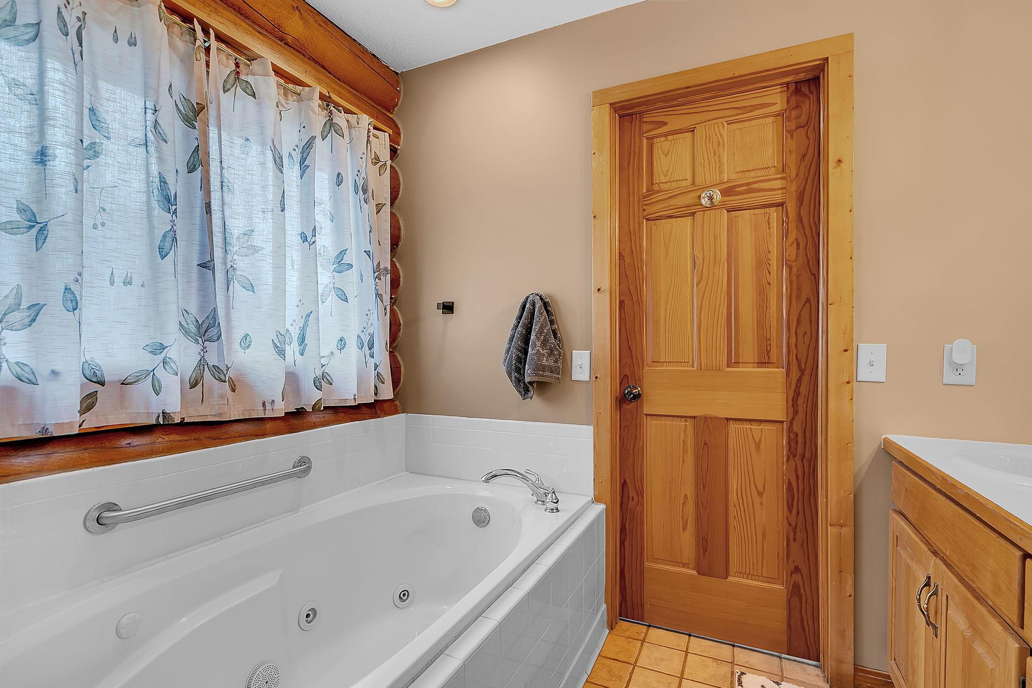 20368 Edgehill Circle Property Photo 23