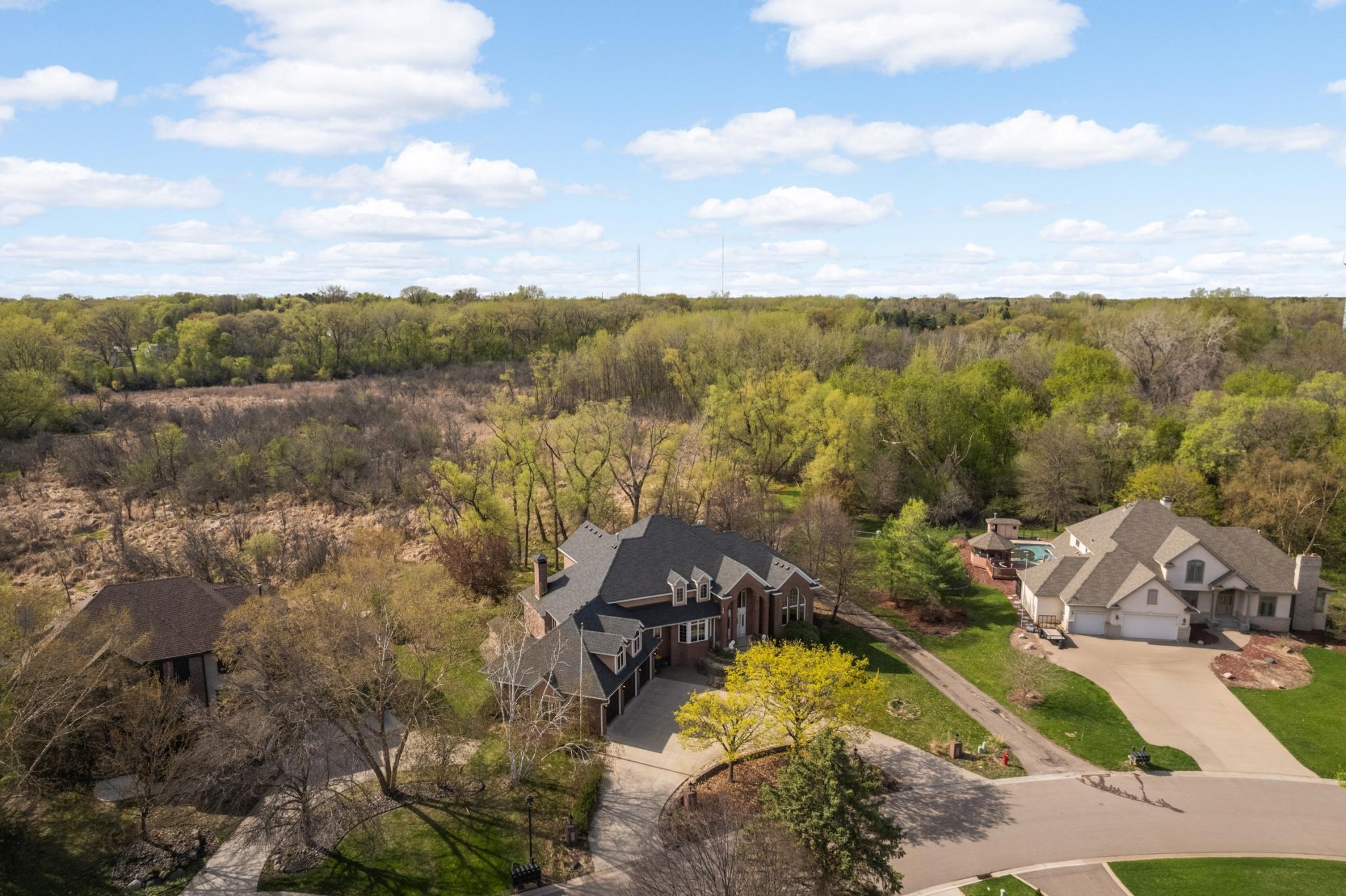 2437 Sunset Court Property Photo 8