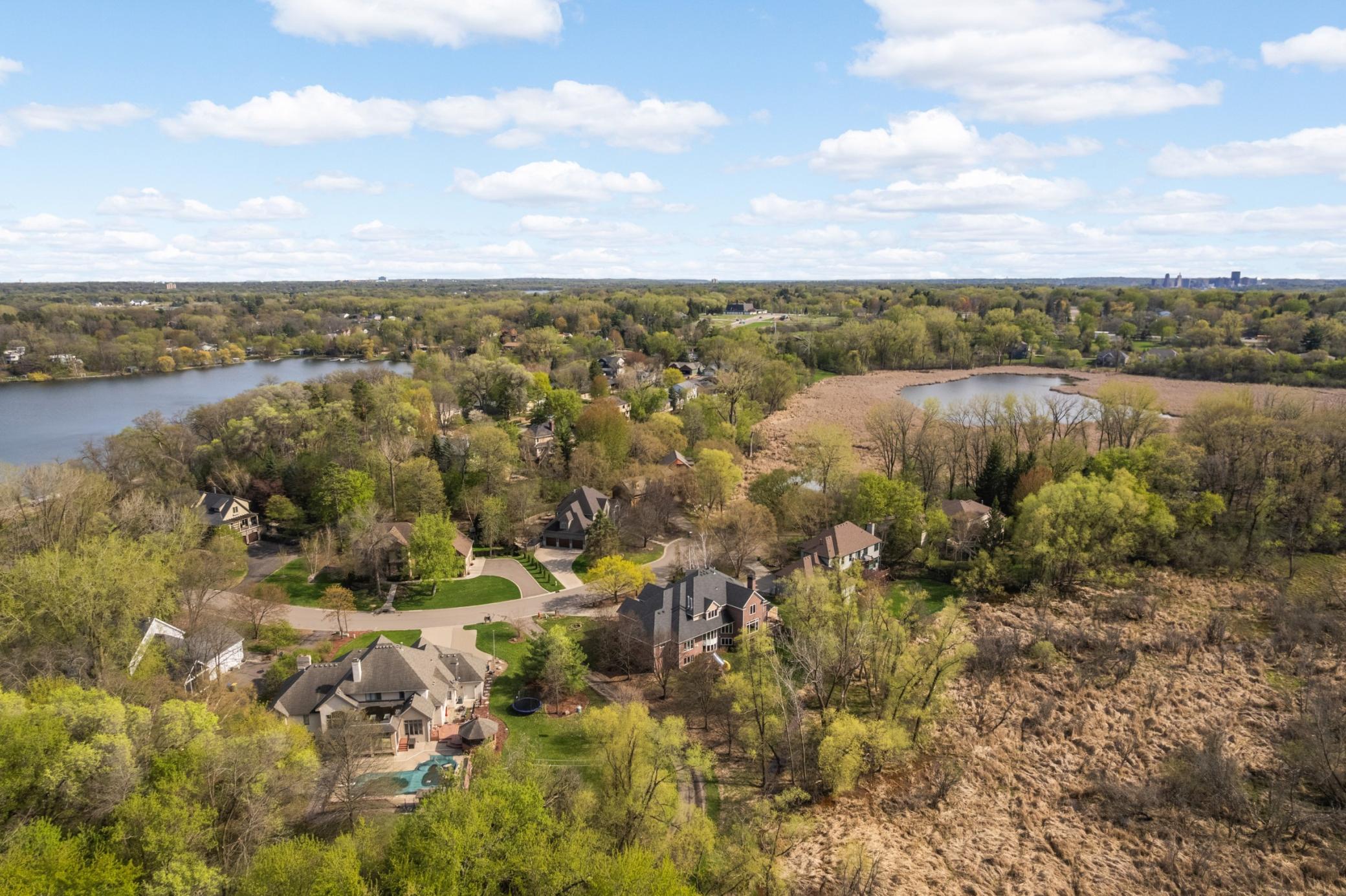 2437 Sunset Court Property Photo 9