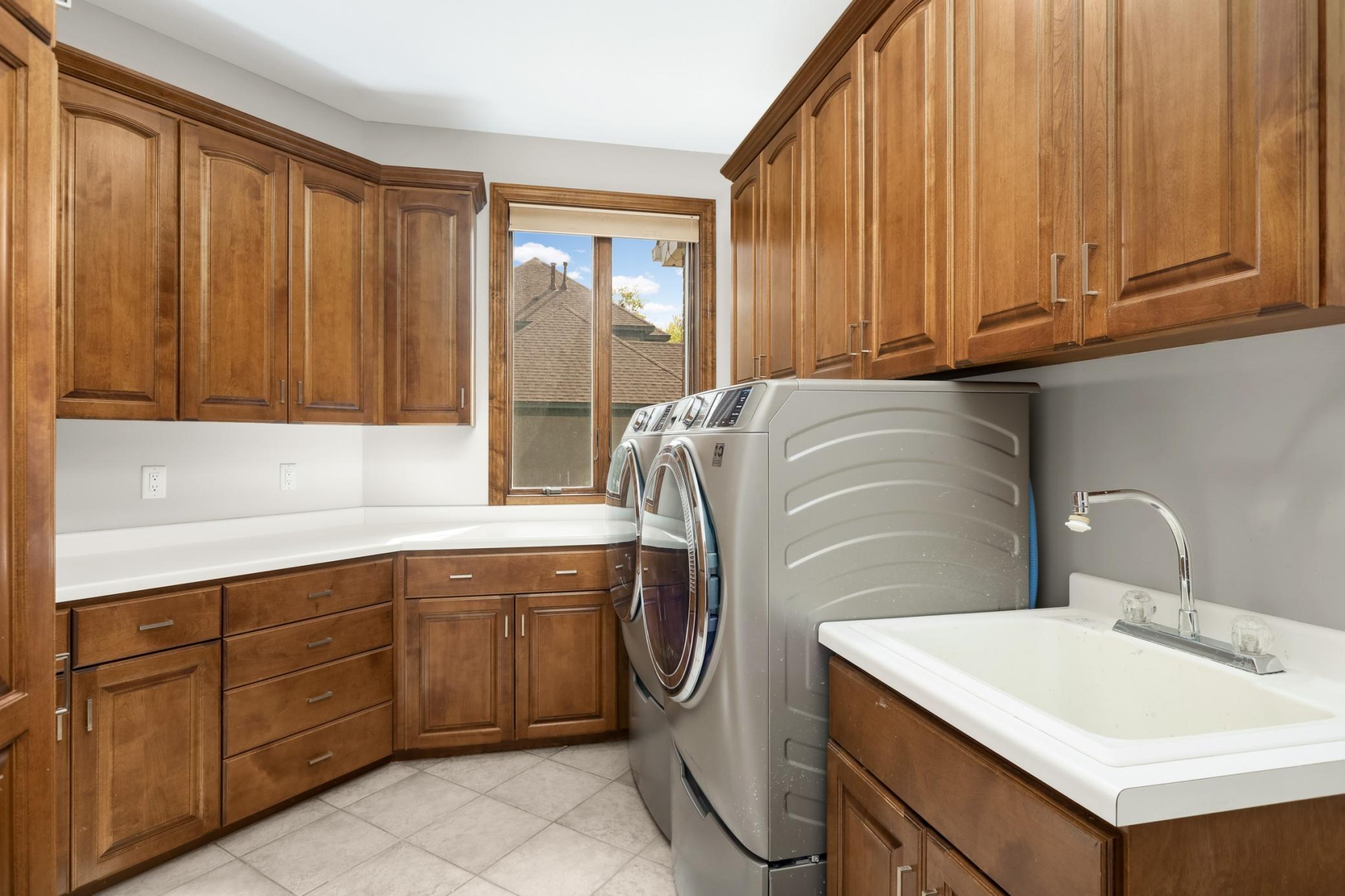 2437 Sunset Court Property Photo 31