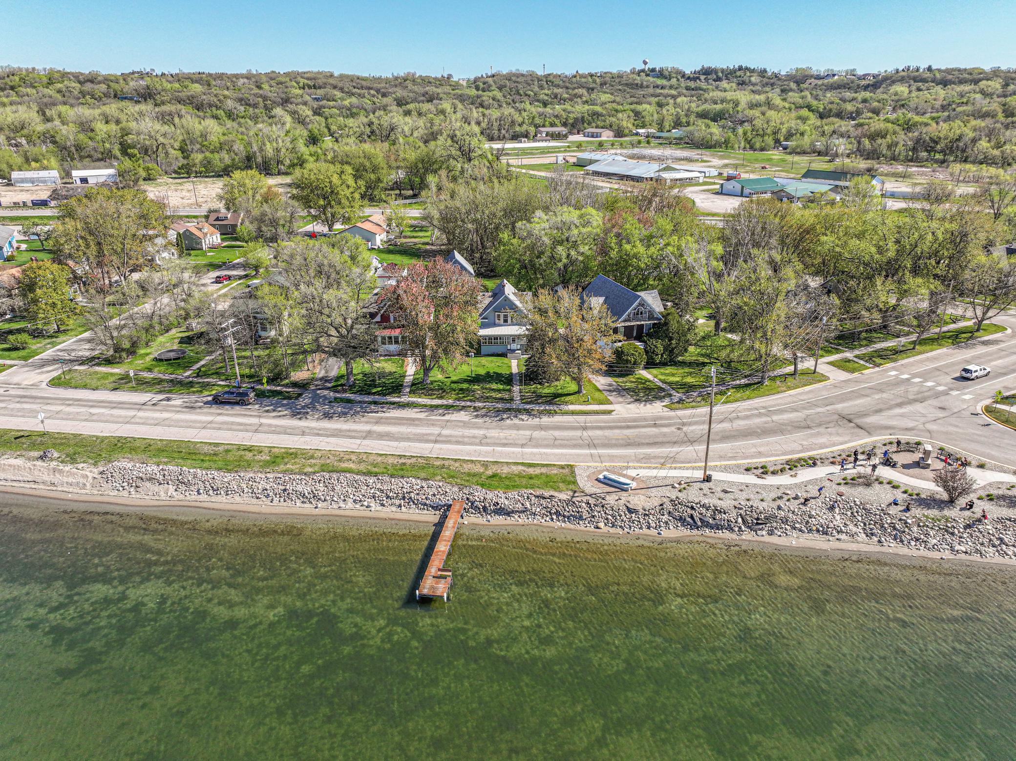 4 N Lakeshore Drive Property Photo 1