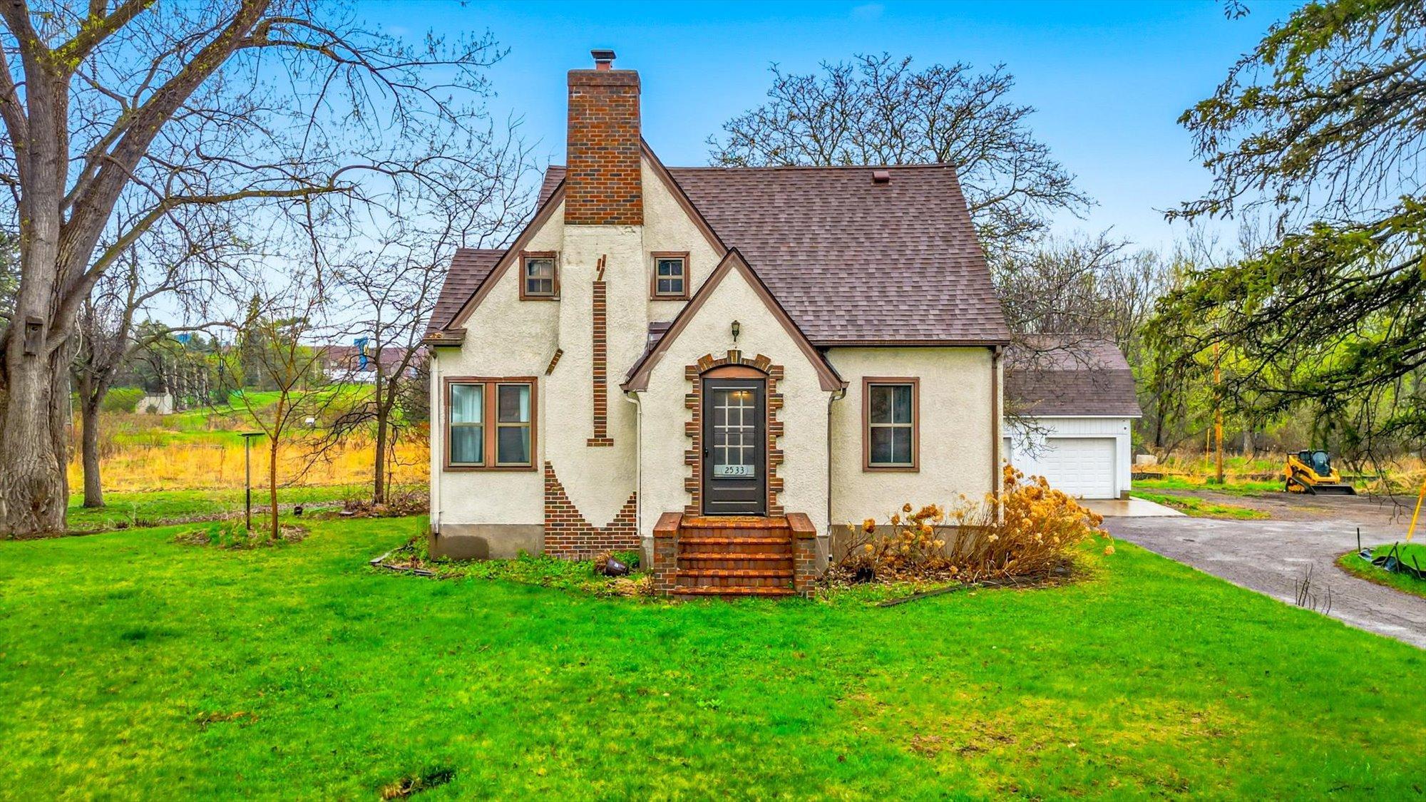 2533 Snelling Curve Property Photo 1