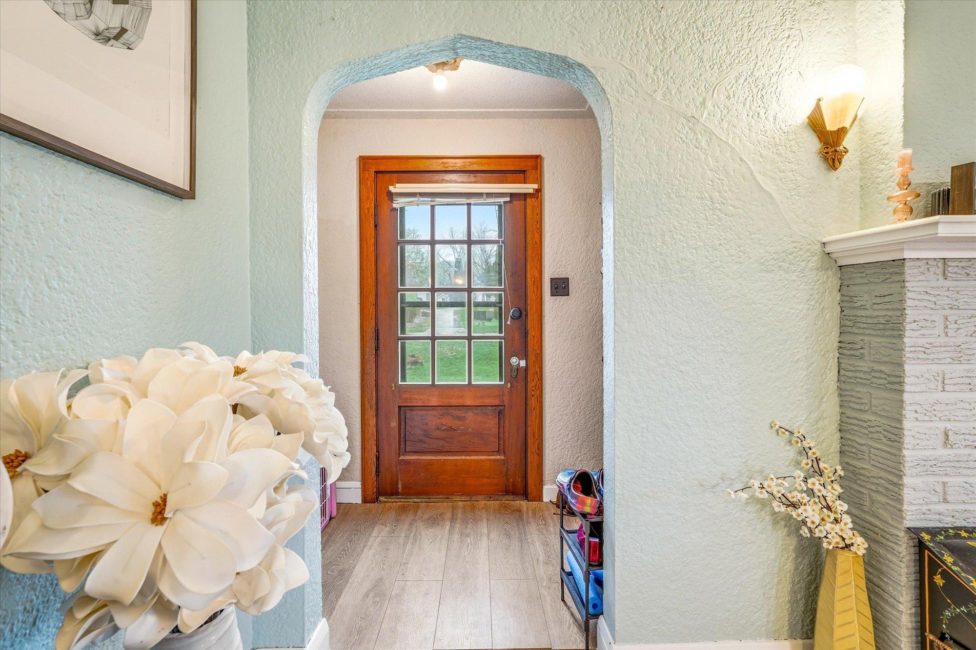 2533 Snelling Curve Property Photo 4