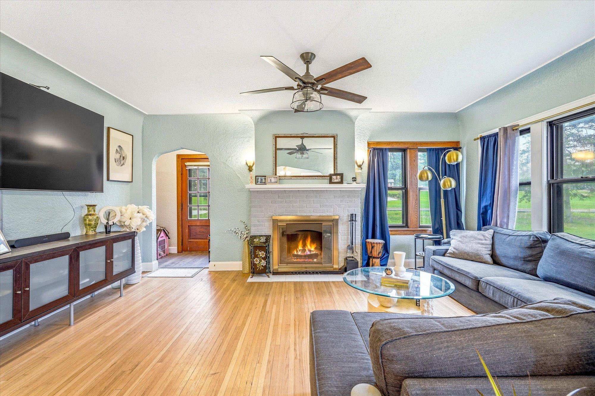 2533 Snelling Curve Property Photo 5