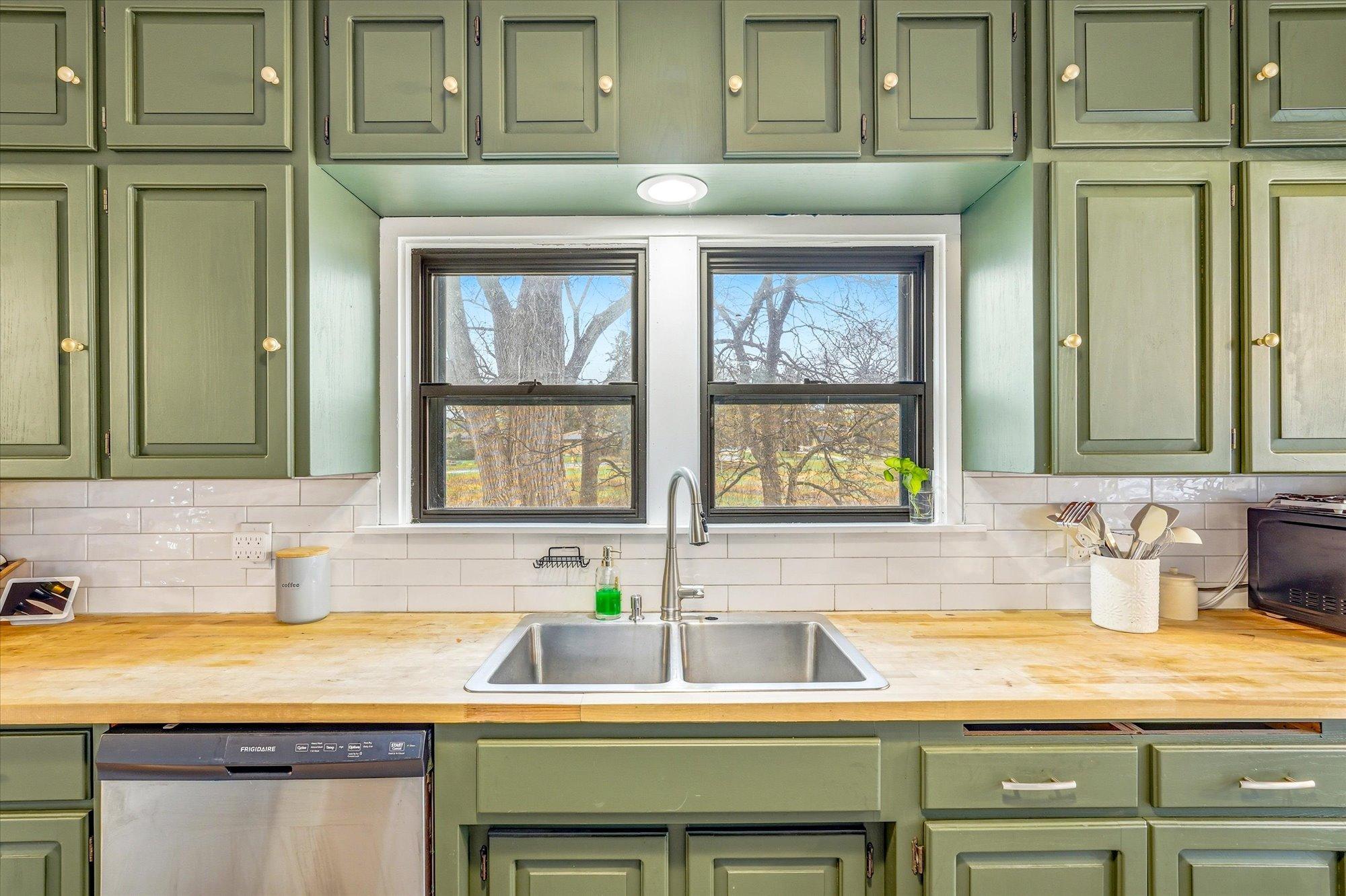 2533 Snelling Curve Property Photo 11