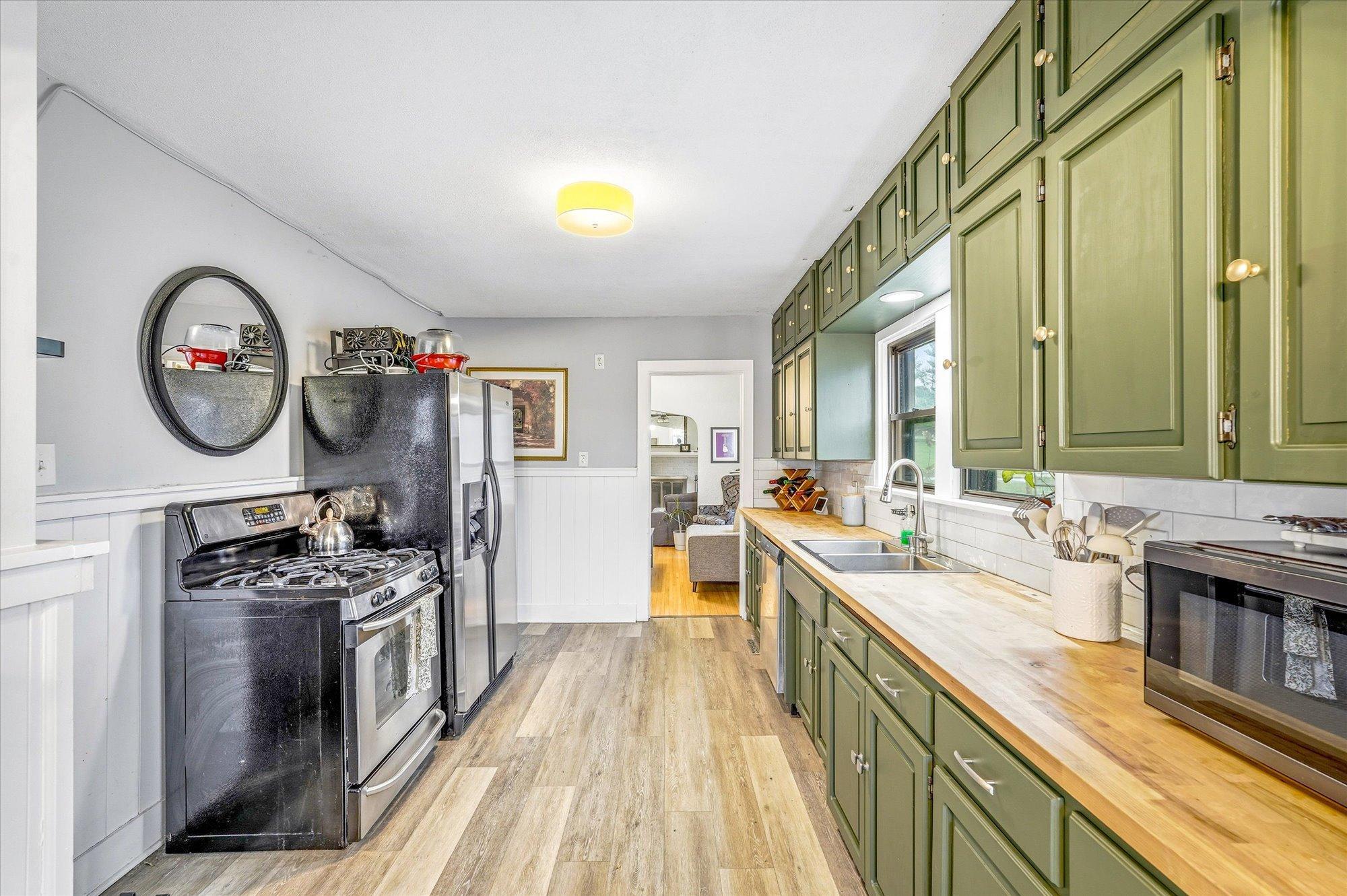 2533 Snelling Curve Property Photo 12