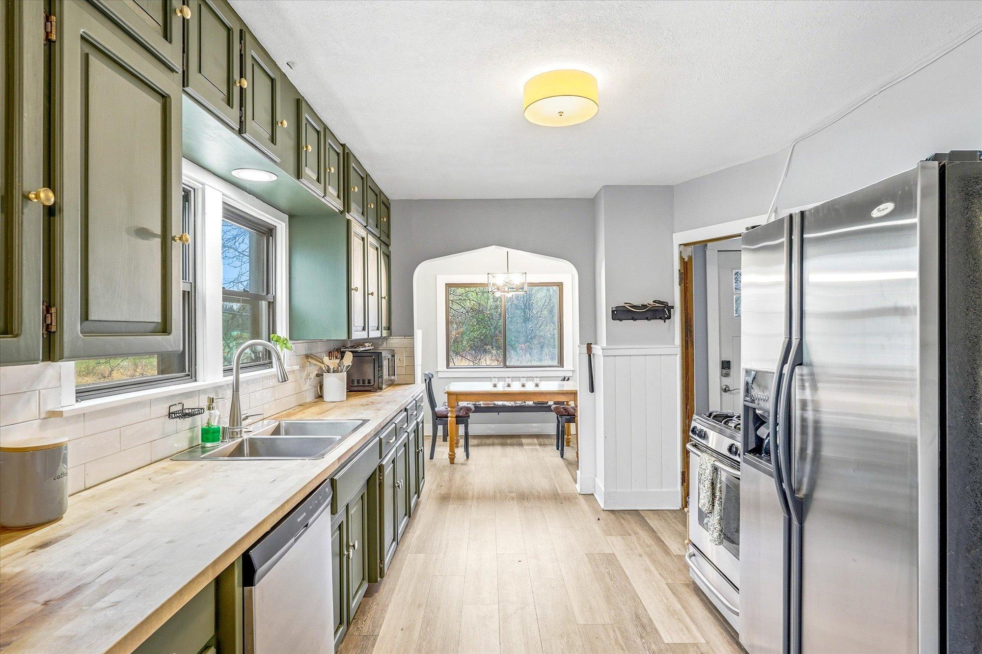 2533 Snelling Curve Property Photo 14