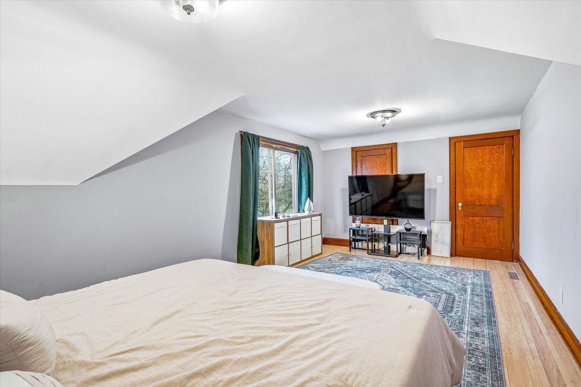 2533 Snelling Curve Property Photo 25