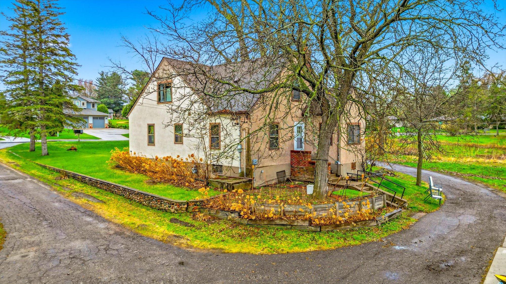 2533 Snelling Curve Property Photo 32