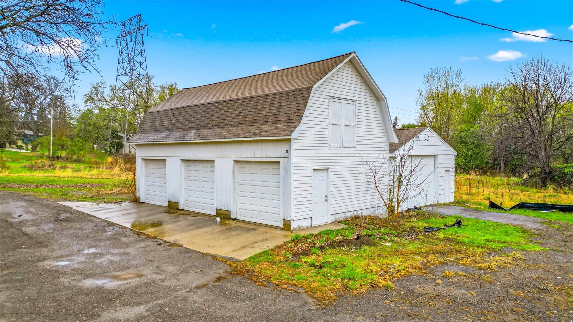 2533 Snelling Curve Property Photo 33