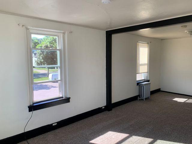 221 E Walnut Street Property Photo 4