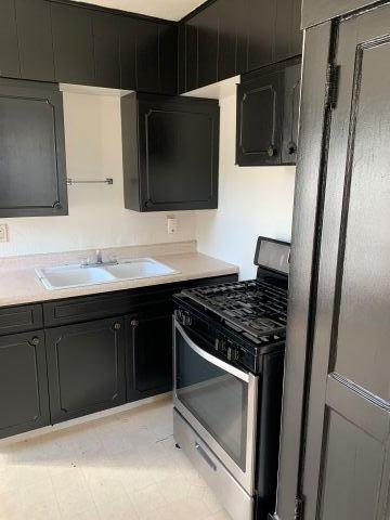221 E Walnut Street Property Photo 6