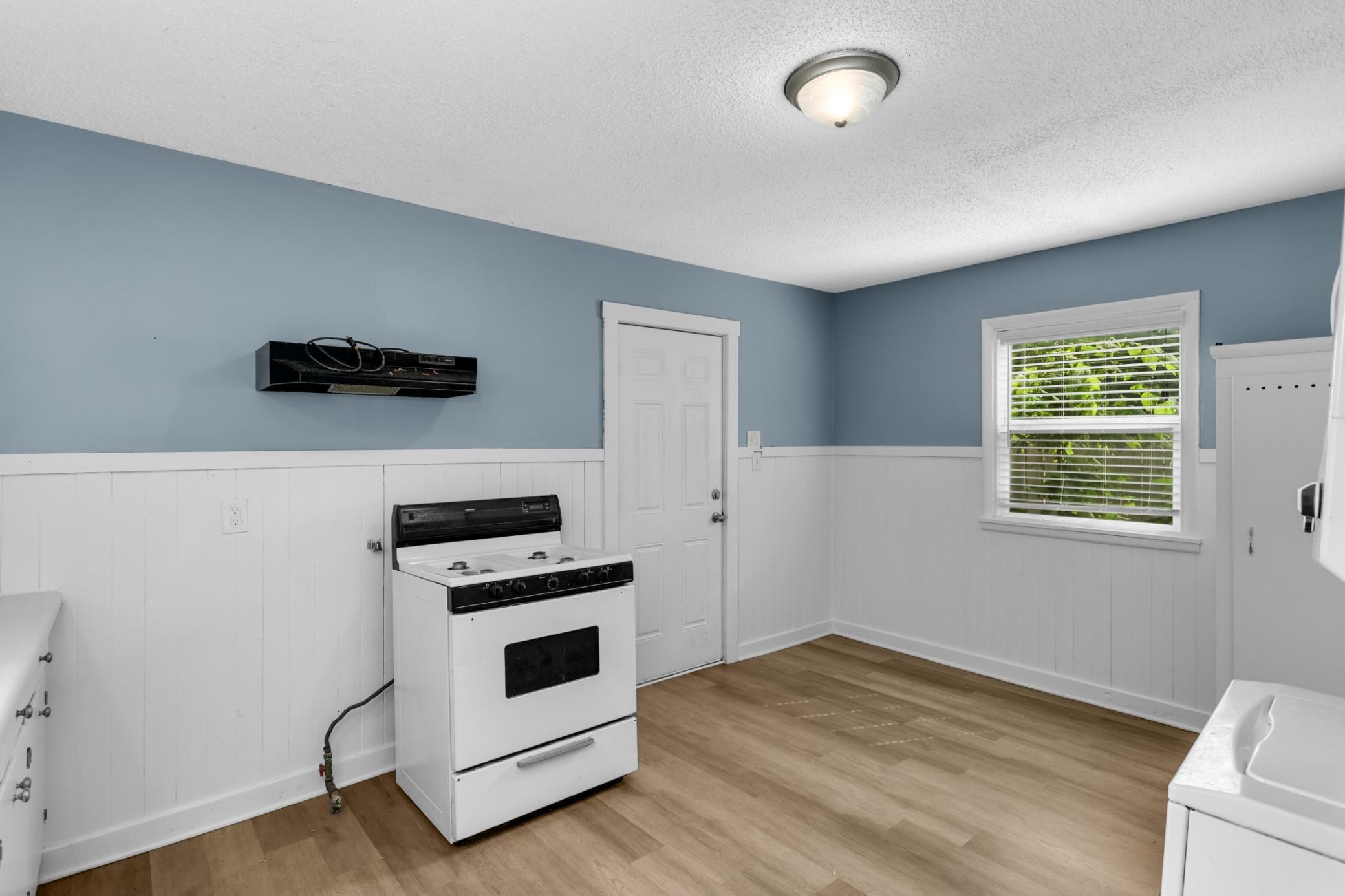 429 2nd Avenue E Property Photo 10