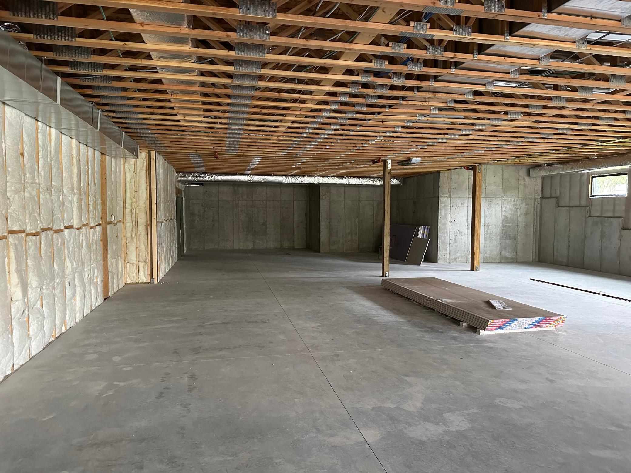 403 3rd Avenue E Suite 3 Property Photo 6